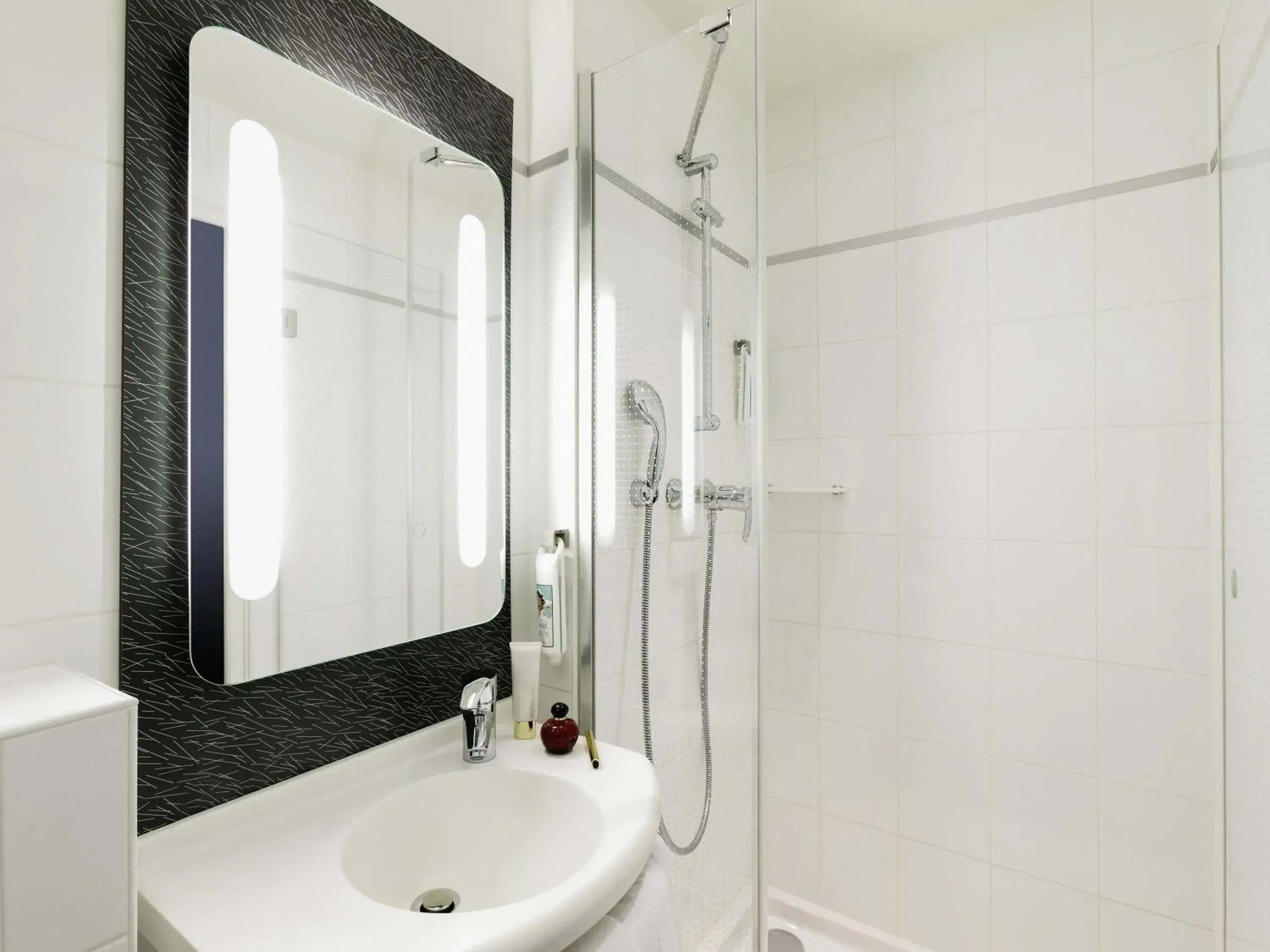 Bedroom in ibis Paris Gare du Nord TGV Bedroom in ibis Paris Gare du Nord TGV