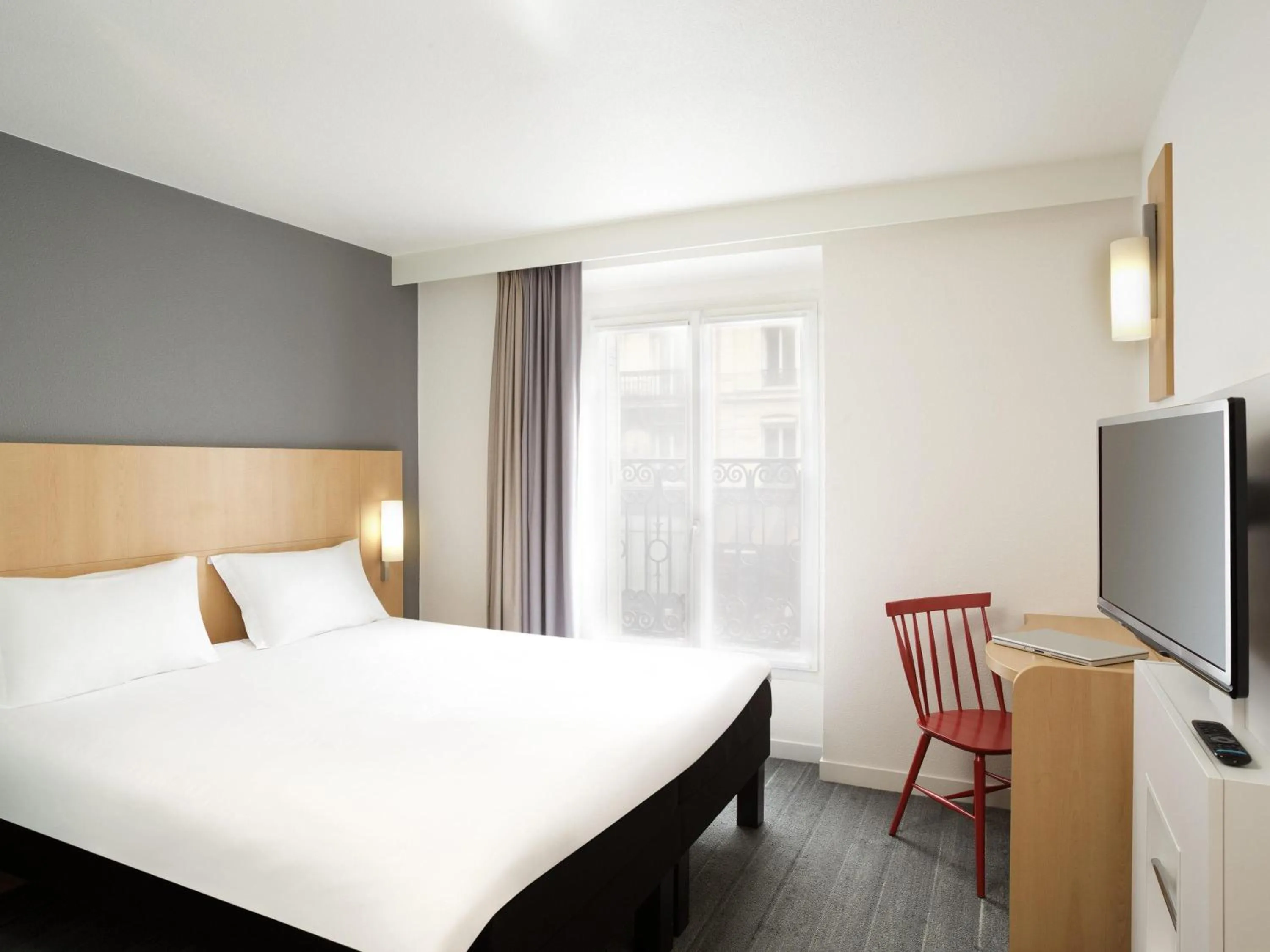Bedroom, Bed in ibis Paris Gare du Nord TGV