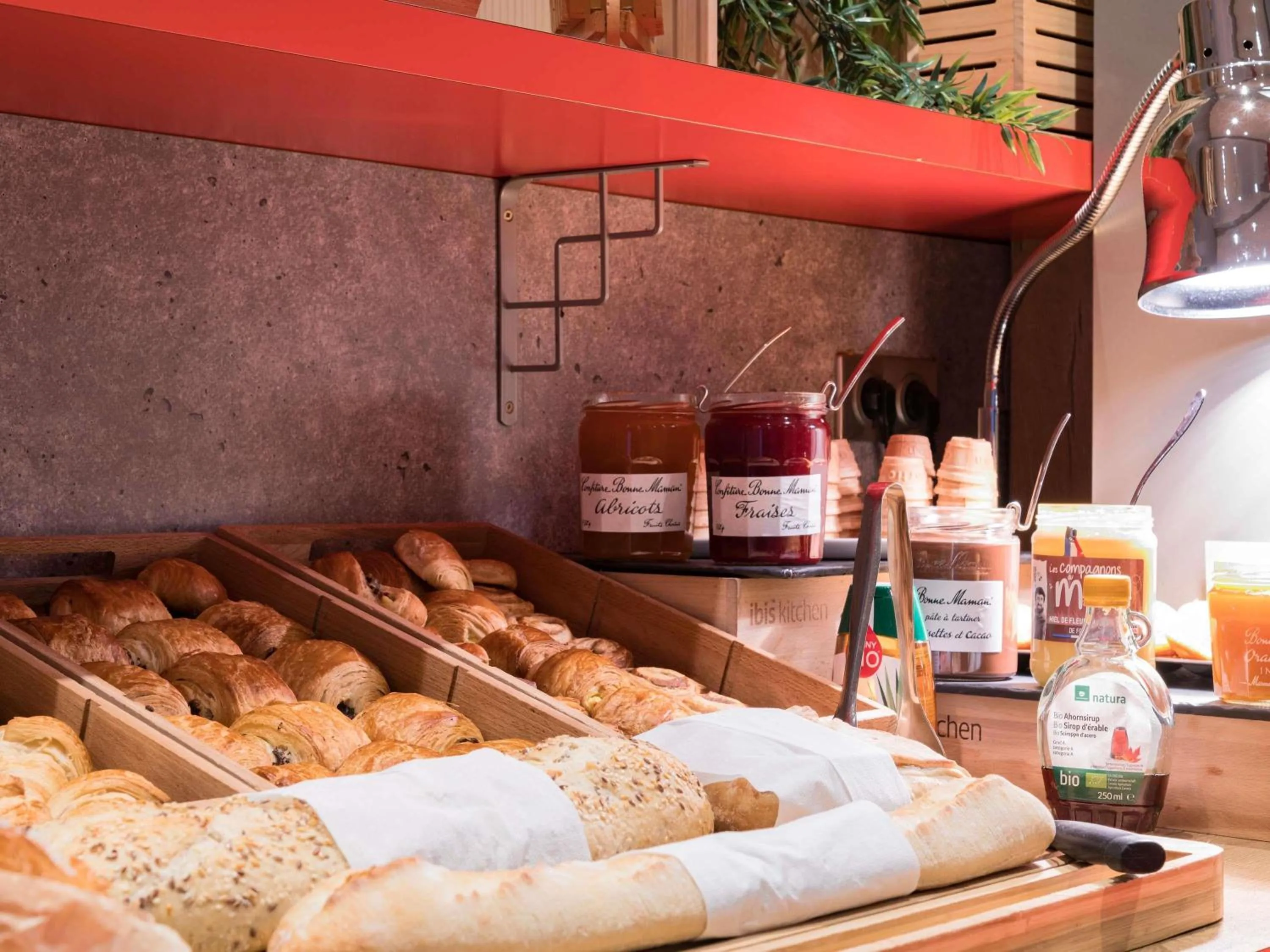 Breakfast in ibis Paris Gare du Nord TGV