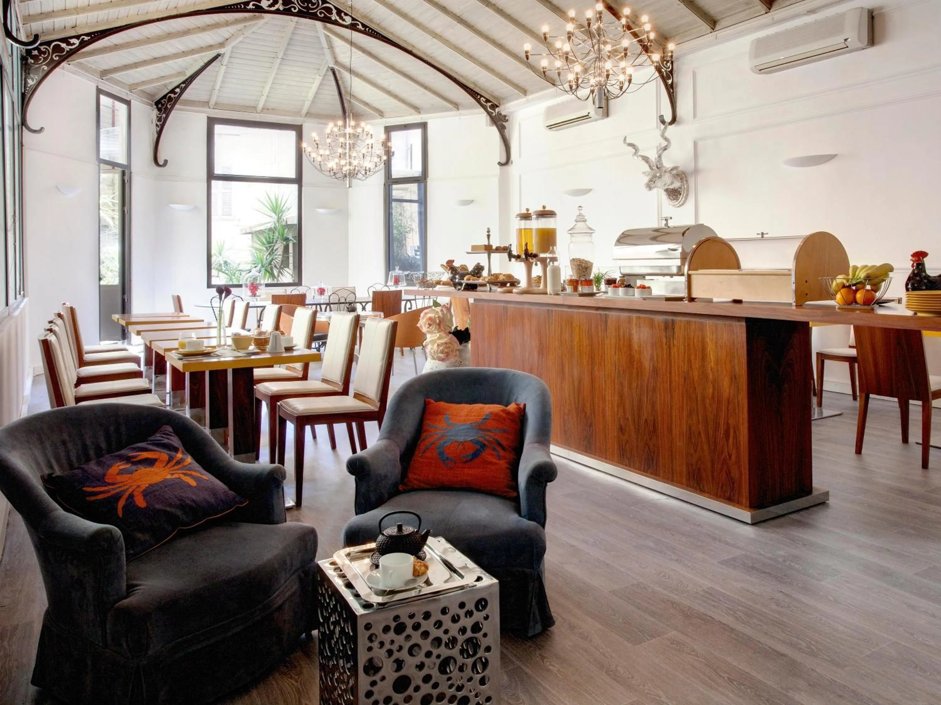 Restaurant/places to eat in Hotel Colette