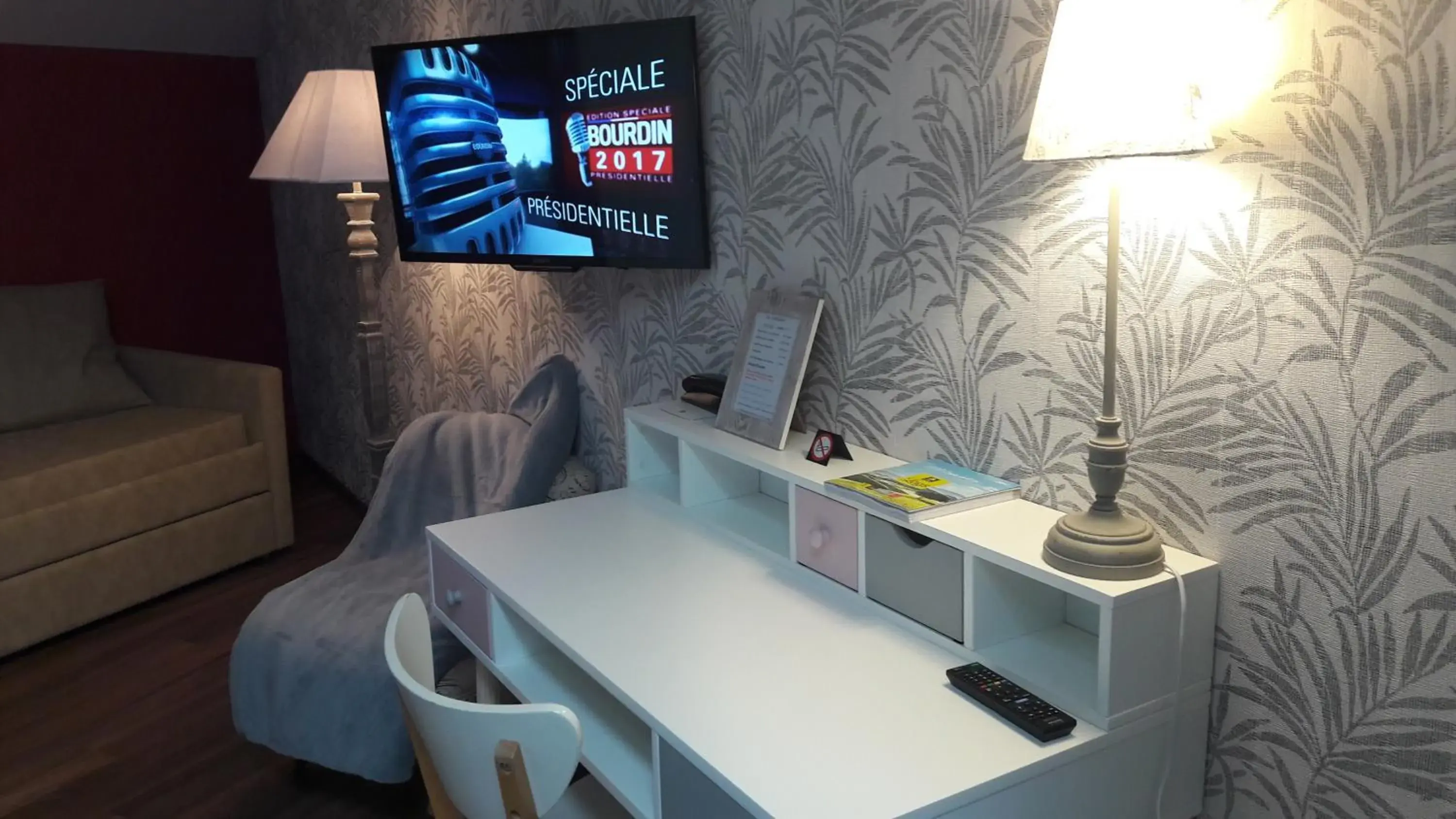 Bedroom in Hotel Les Aubépines Bedroom in Hotel Les Aubépines