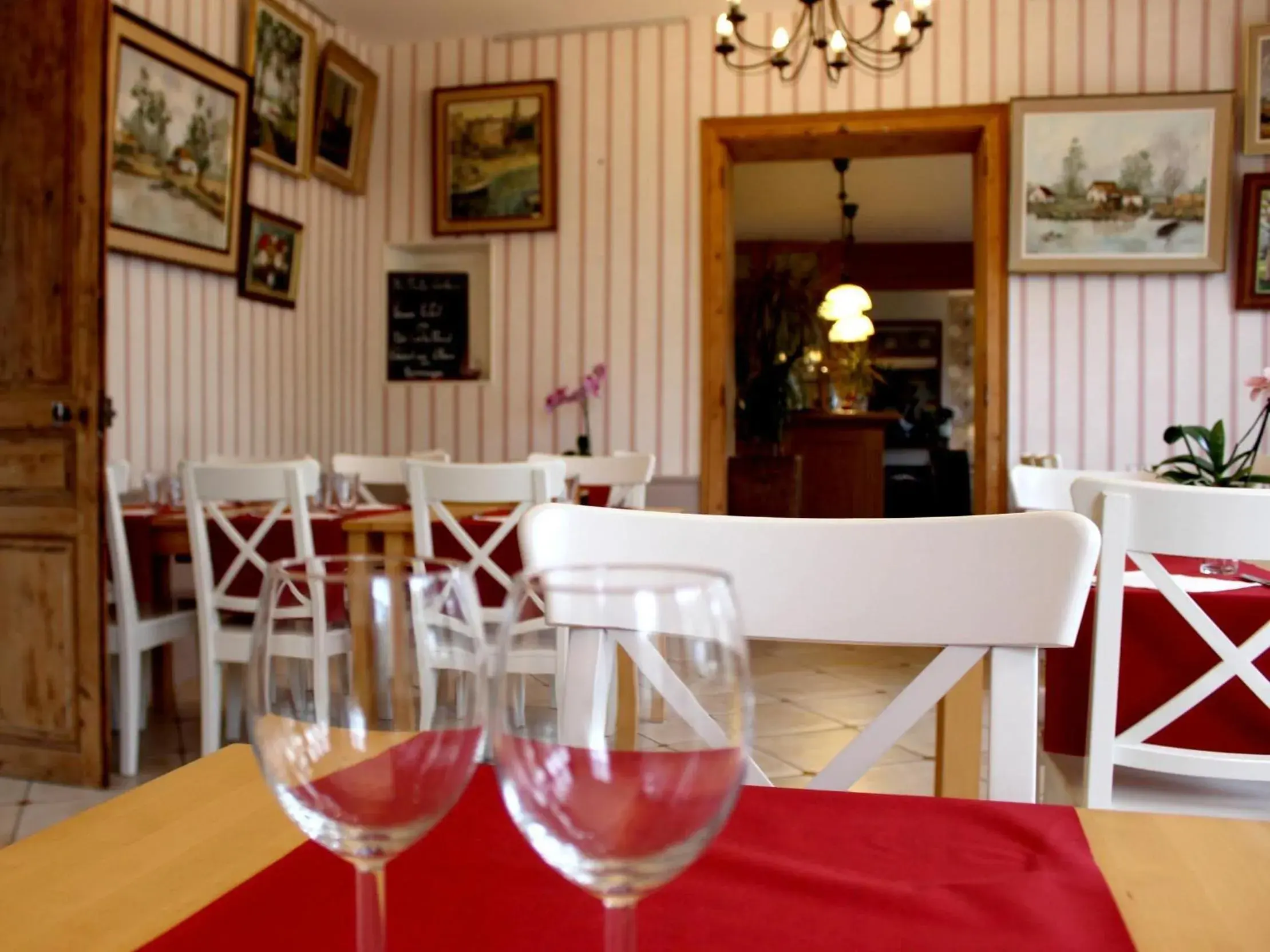 Restaurant/places to eat in Hotel Les Aubépines Restaurant/places to eat in Hotel Les Aubépines