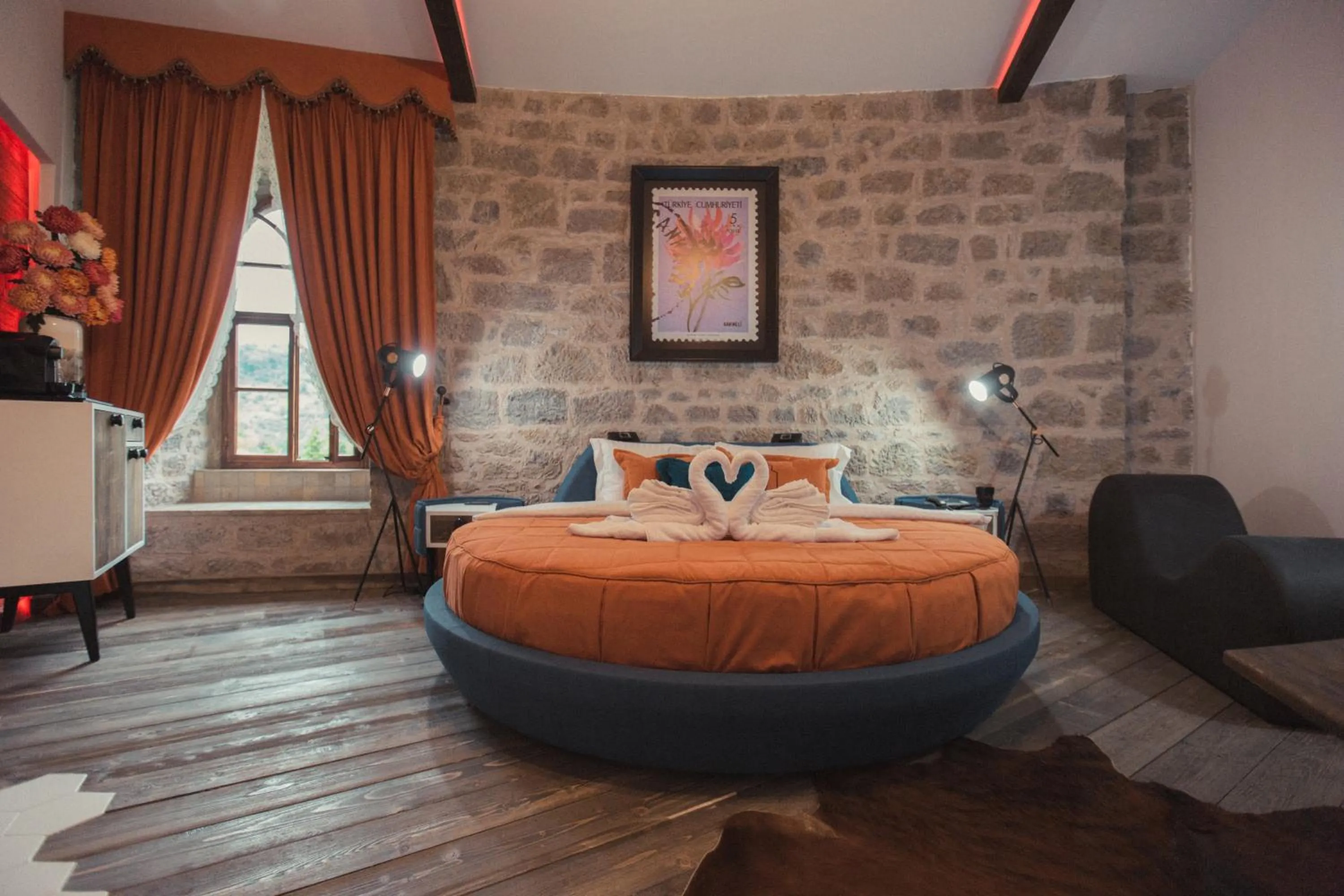 Photo of the whole room in Cephanelik Butik Hotel