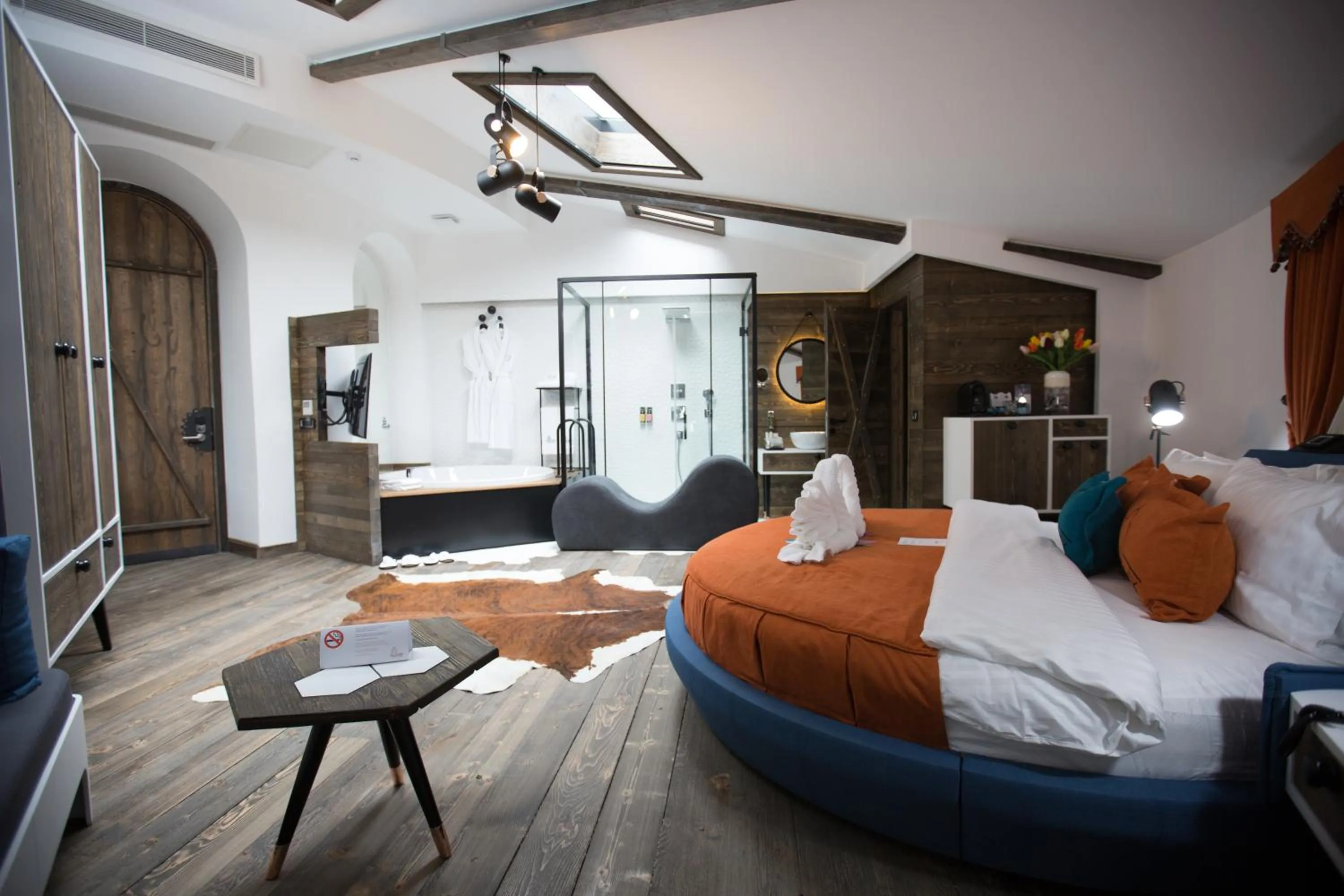 Photo of the whole room in Cephanelik Butik Hotel