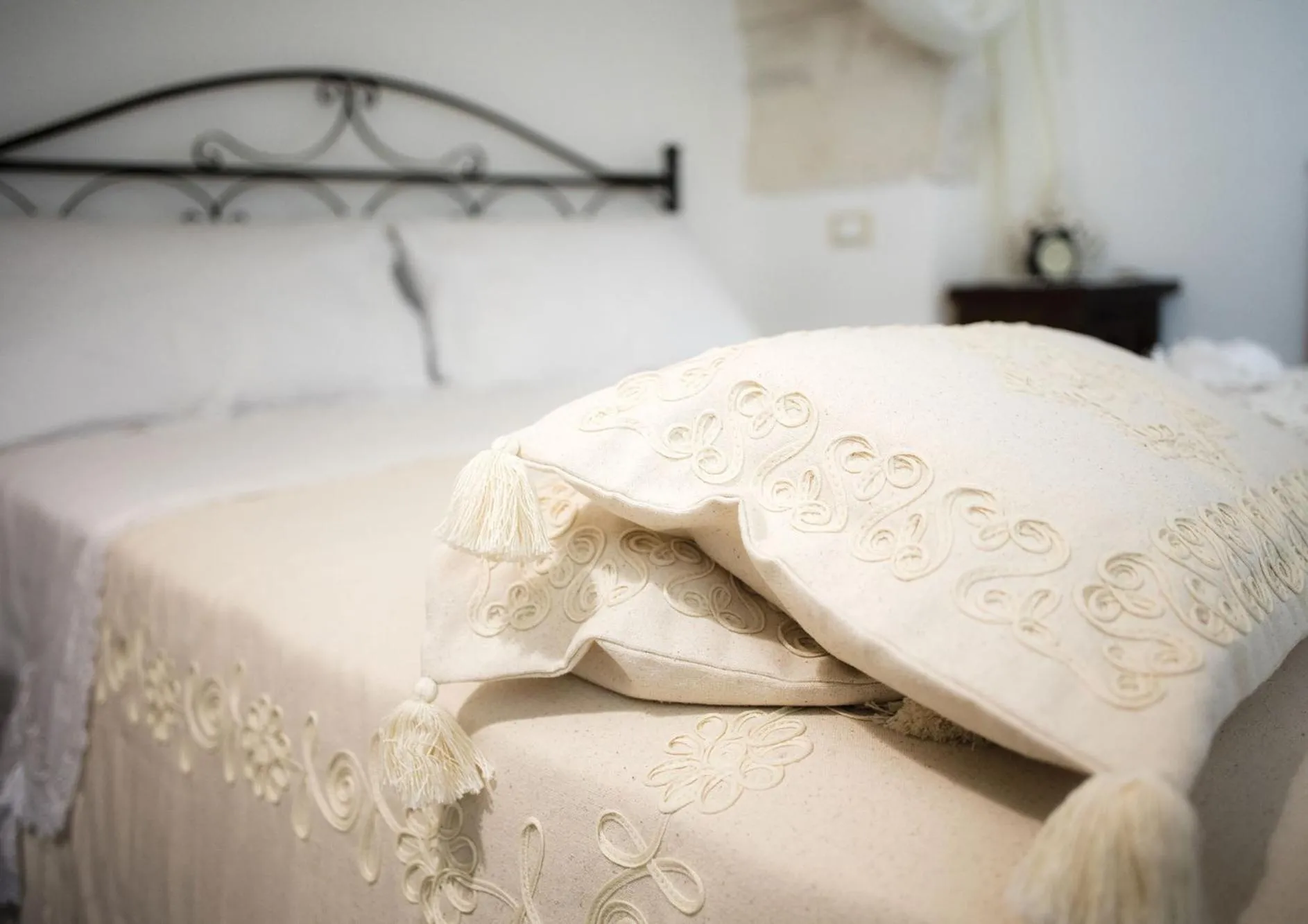 Decorative detail, Bed in Il Carpino