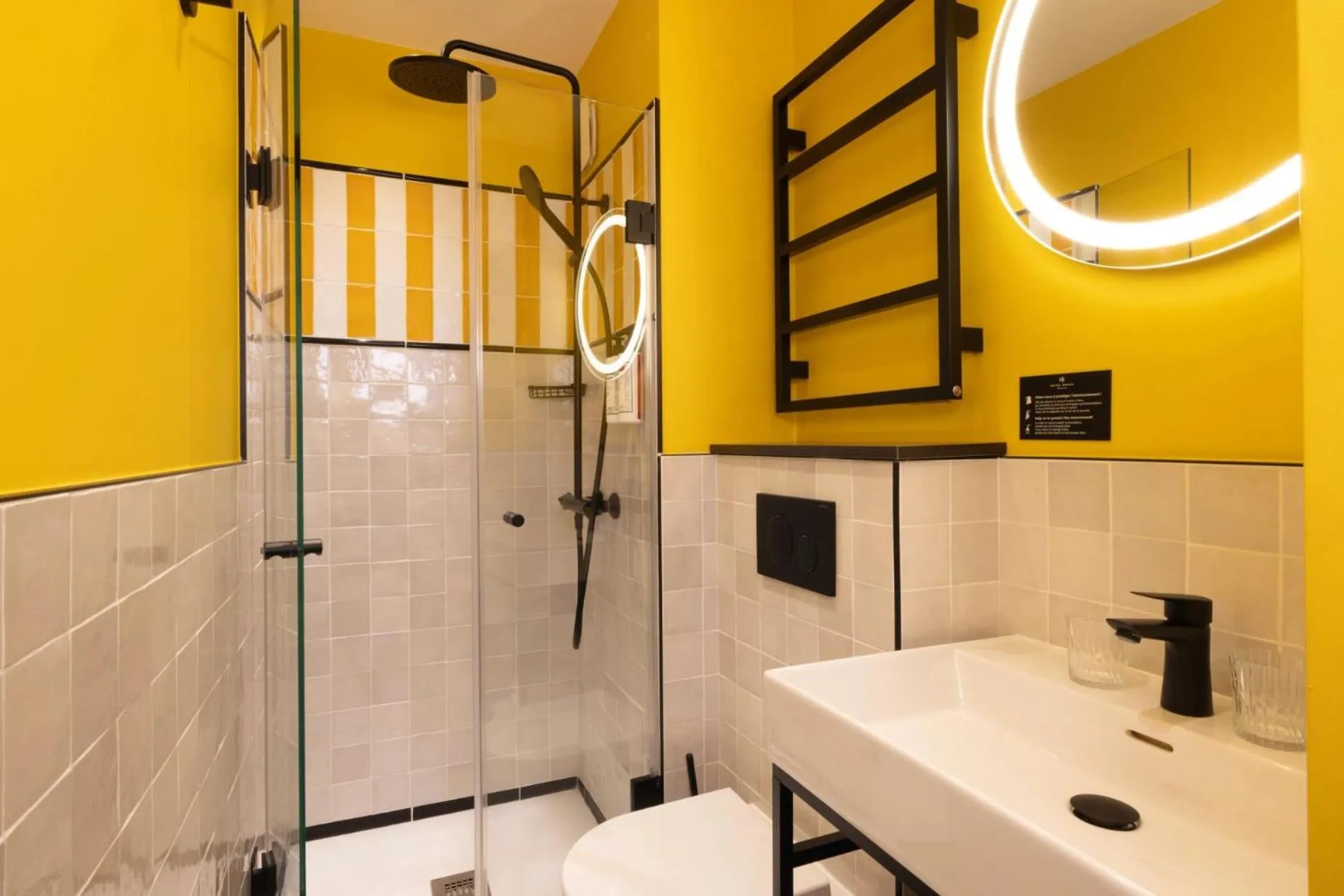 Bathroom in Hôtel Brady