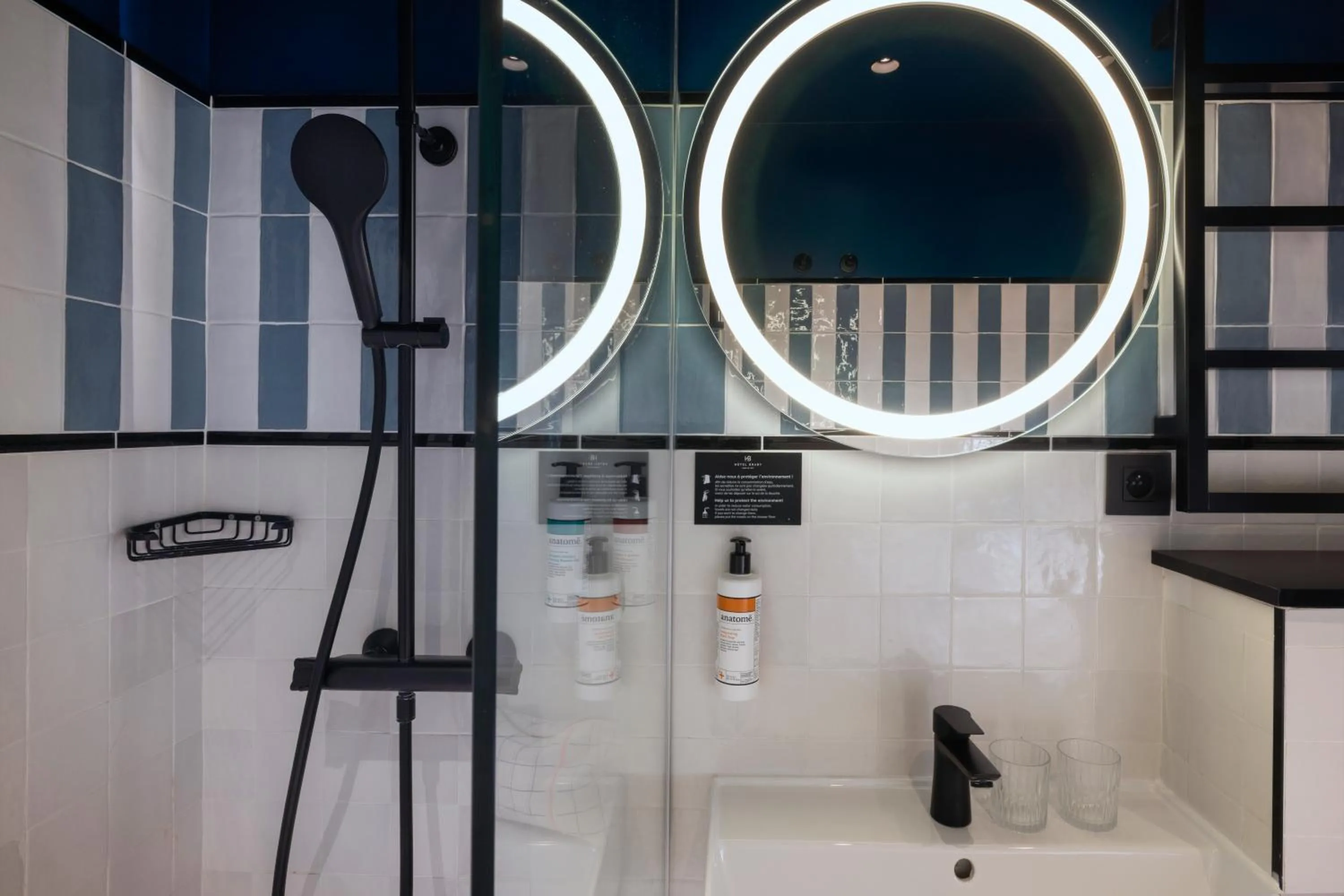 Bathroom in Hôtel Brady