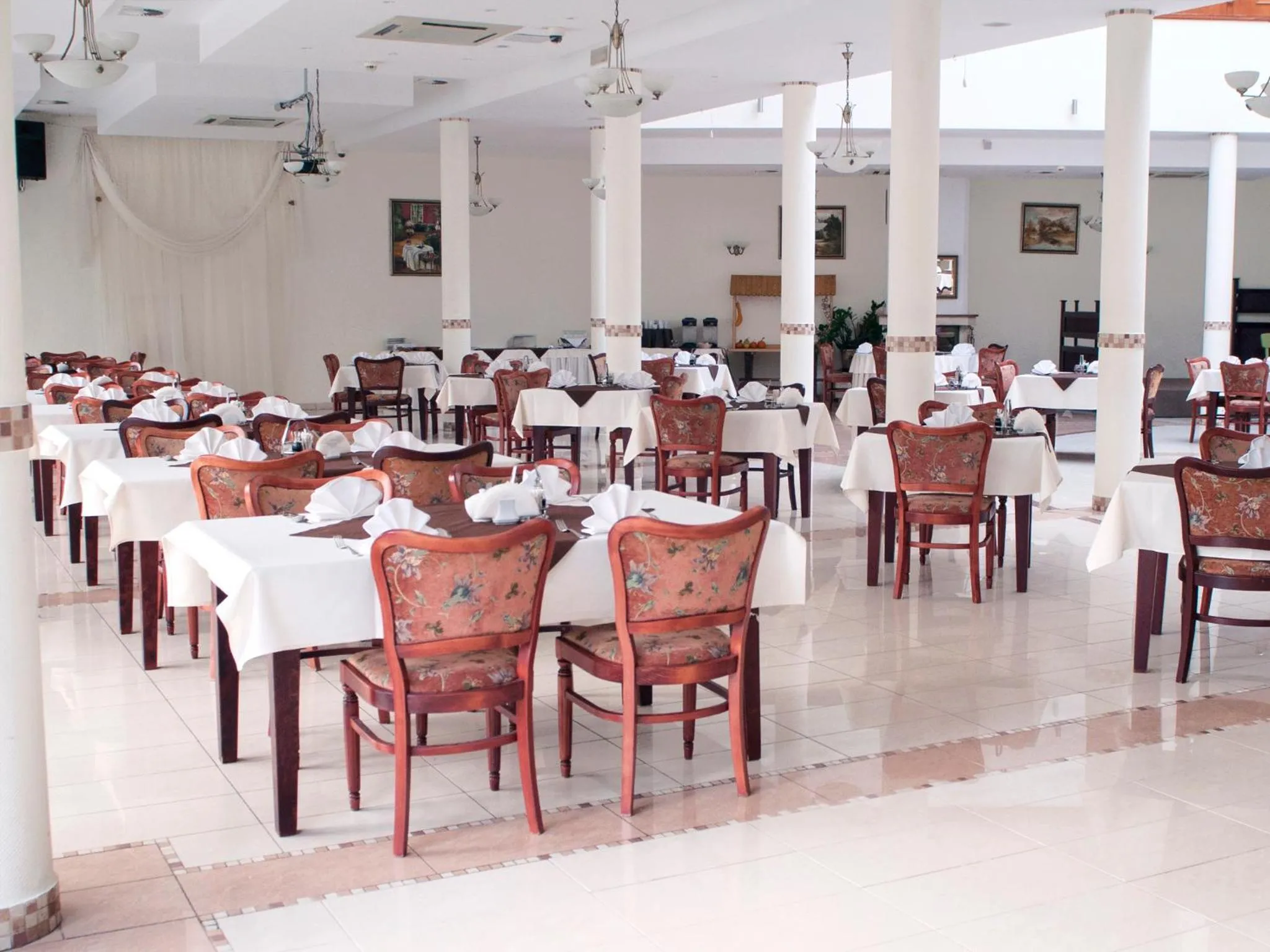 Restaurant/places to eat in Hotel Restauracja Autos