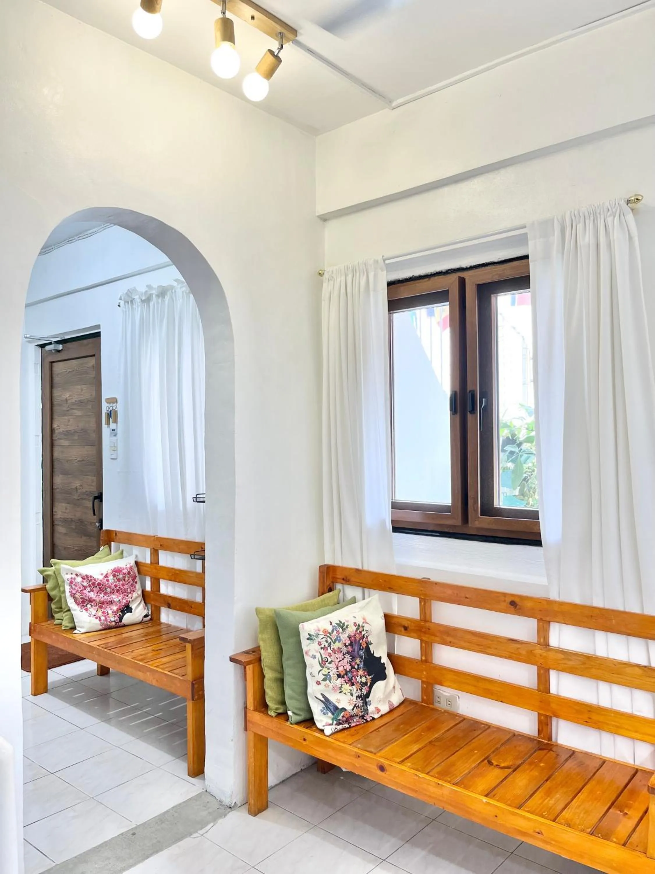 Nomads MNL Backpackers Homestay - near Airport