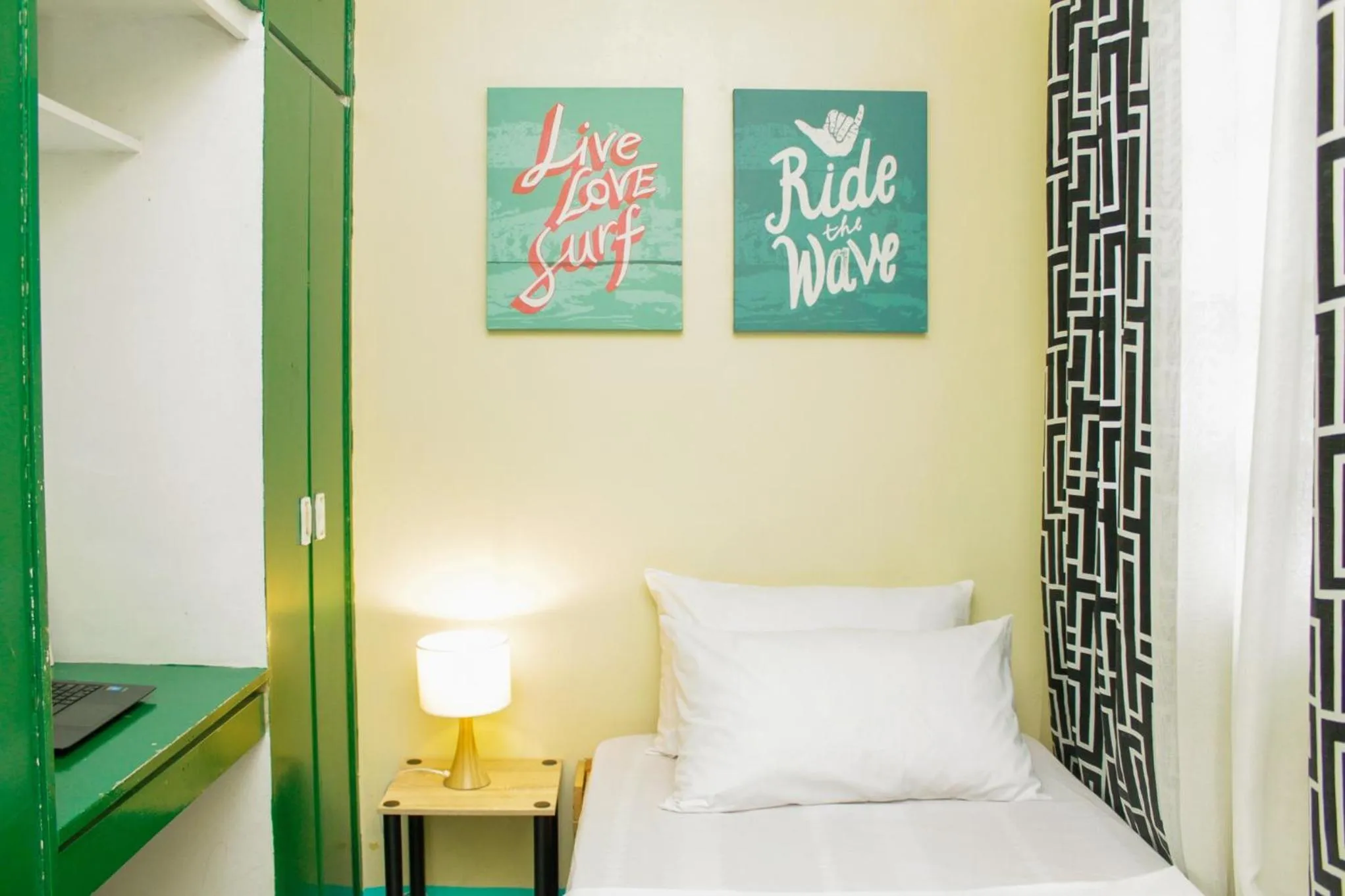 Bed in Nomads MNL Backpackers Homestay - near Airport