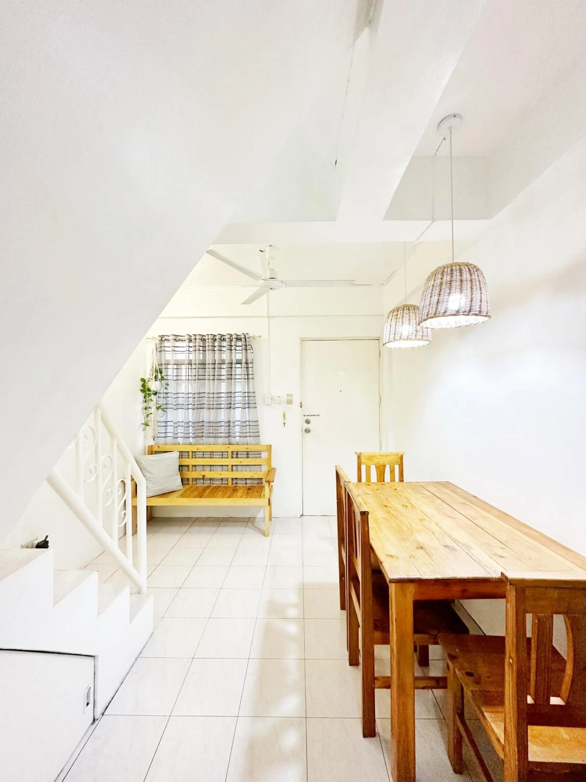 Nomads MNL Backpackers Homestay - near Airport