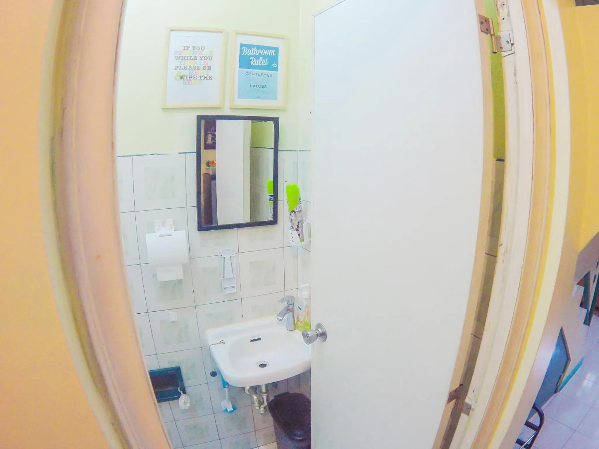 Nomads MNL Backpackers Homestay - near Airport