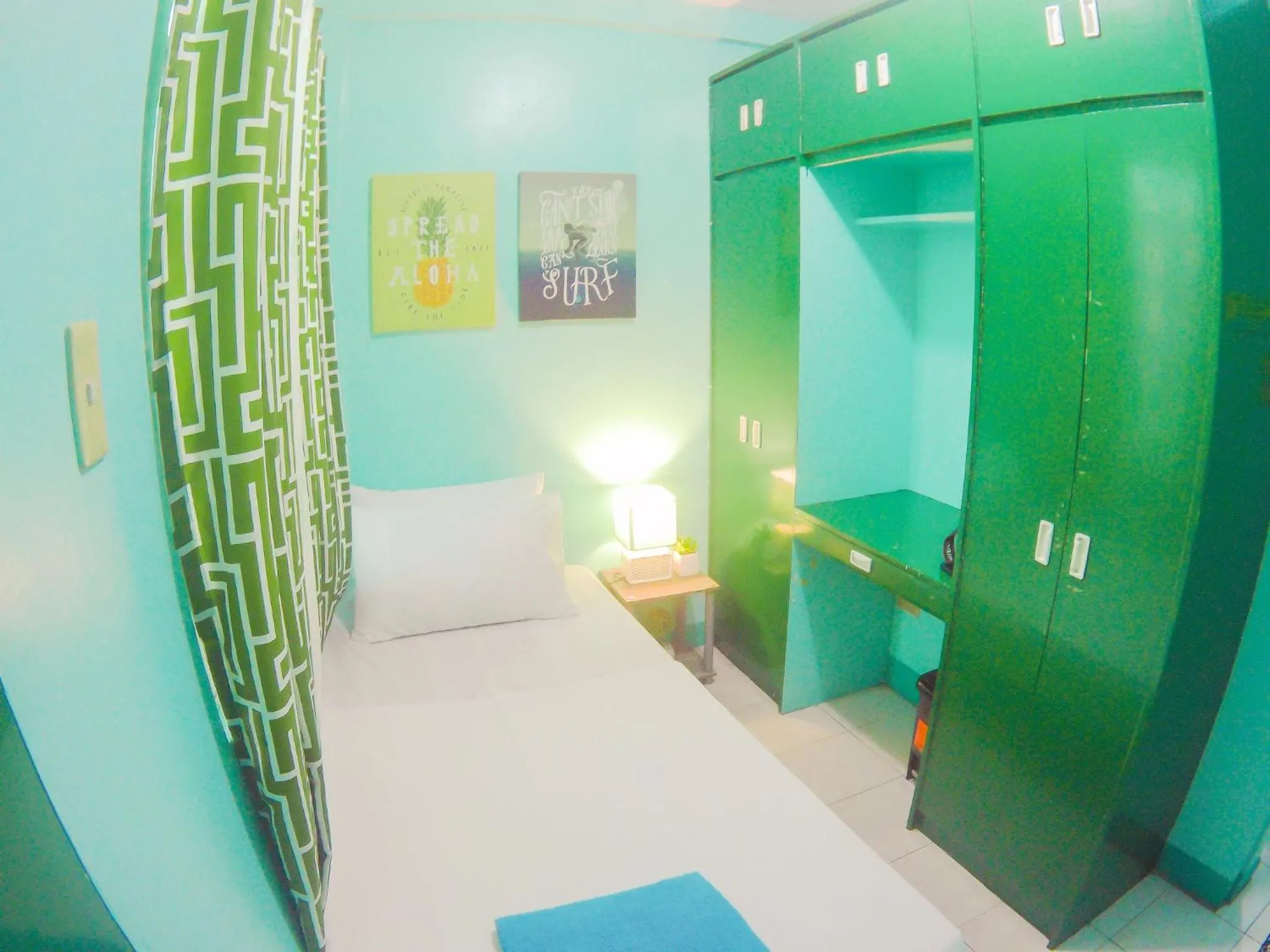 Bed in Backpackers Homestay - NomadsMNL