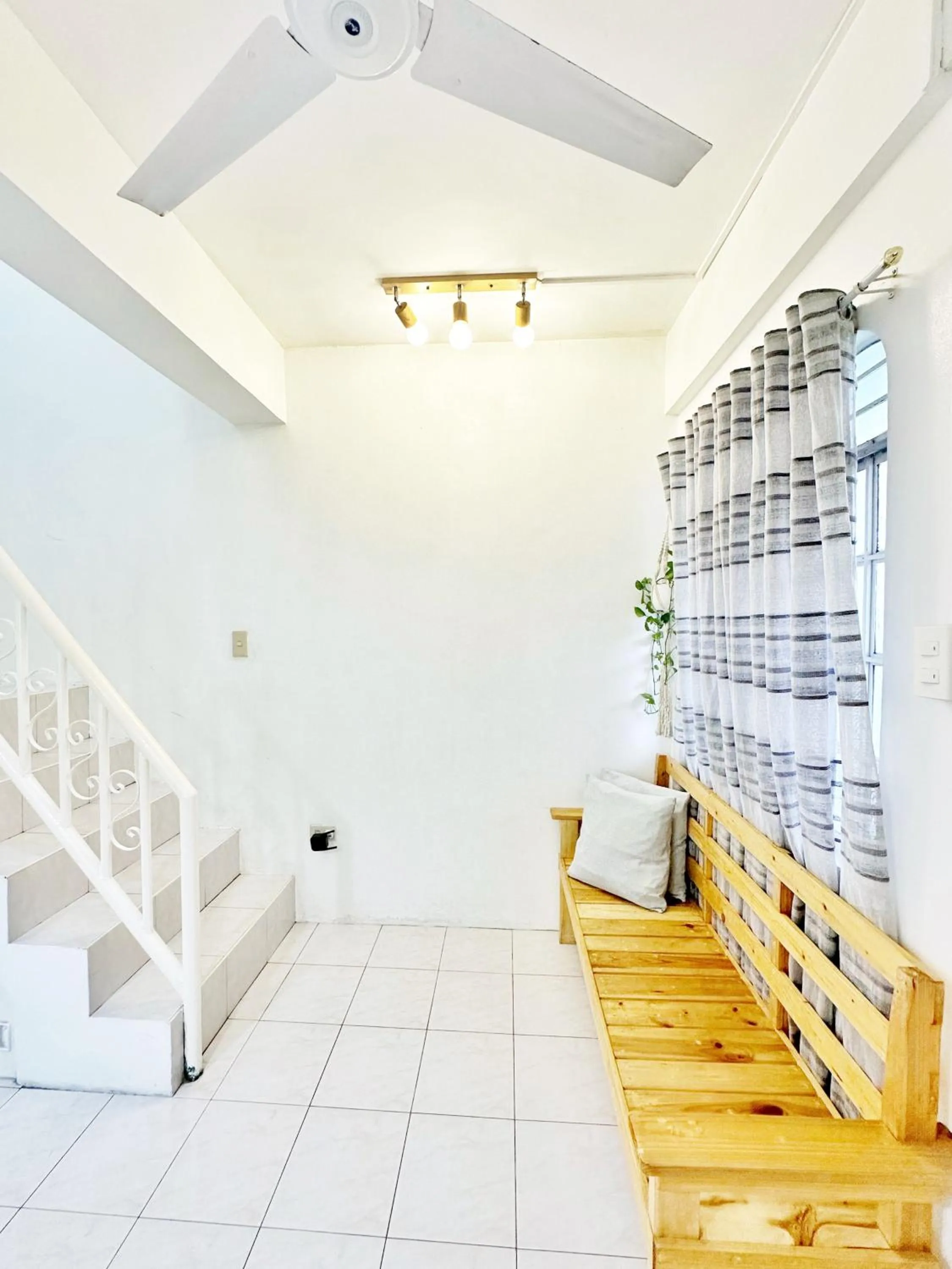 Nomads MNL Backpackers Homestay - near Airport