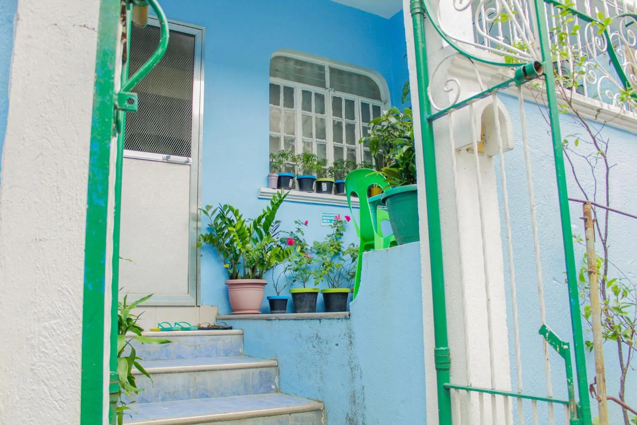 Property building in Backpackers Homestay - NomadsMNL