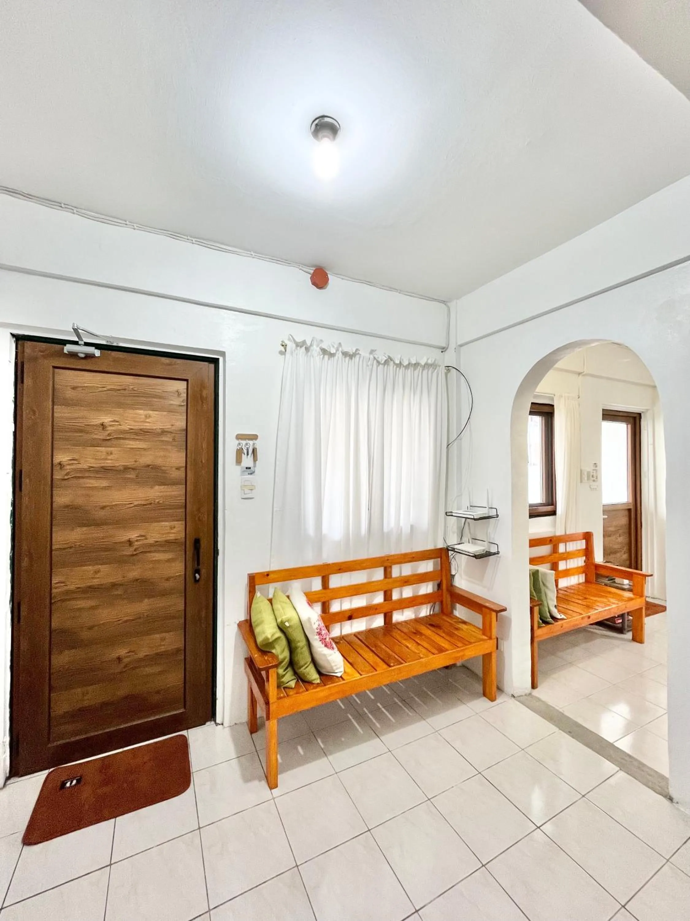 Living room in Nomads MNL Backpackers Homestay - near Airport