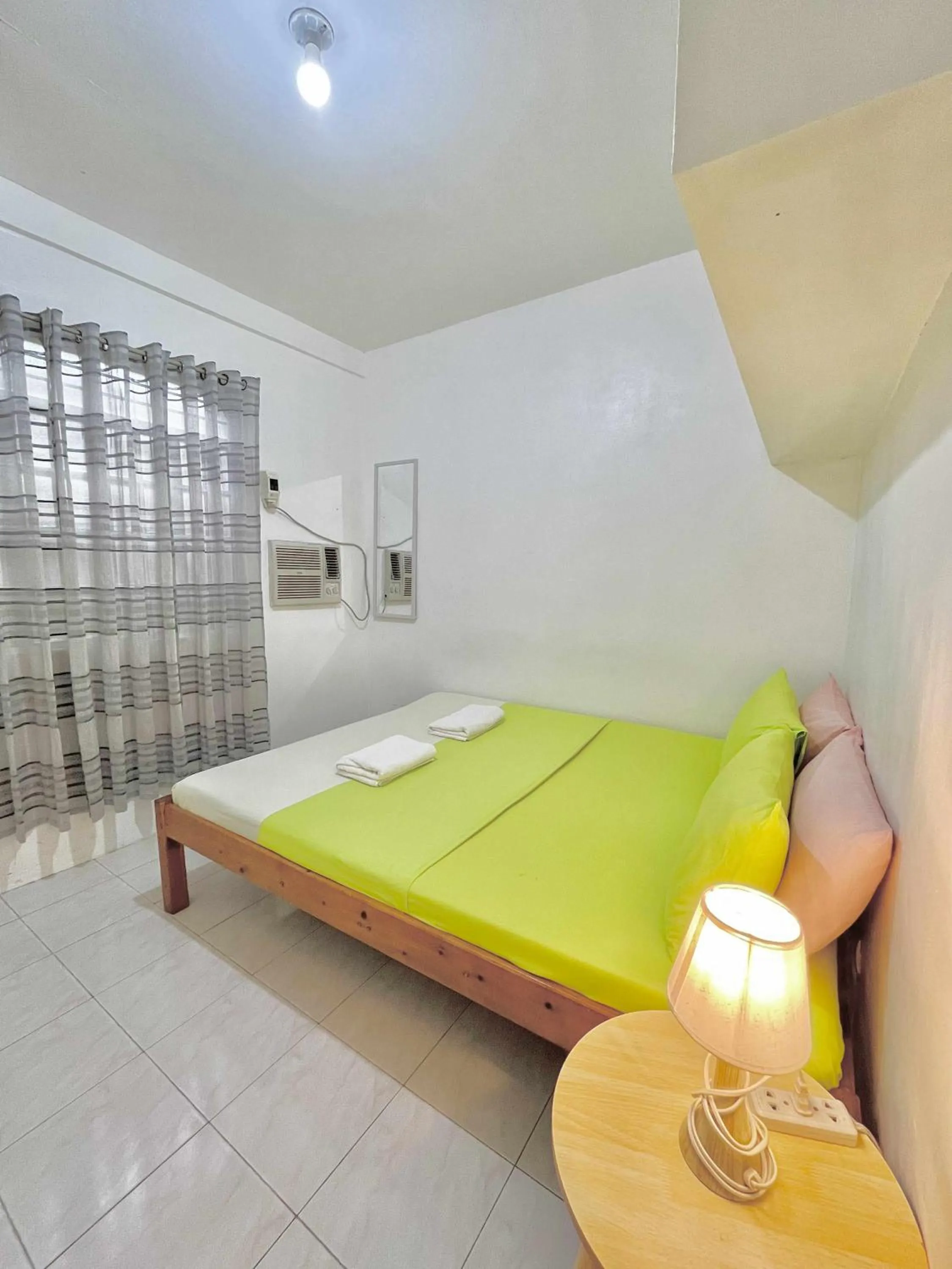 Bed in Nomads MNL Backpackers Homestay - near Airport