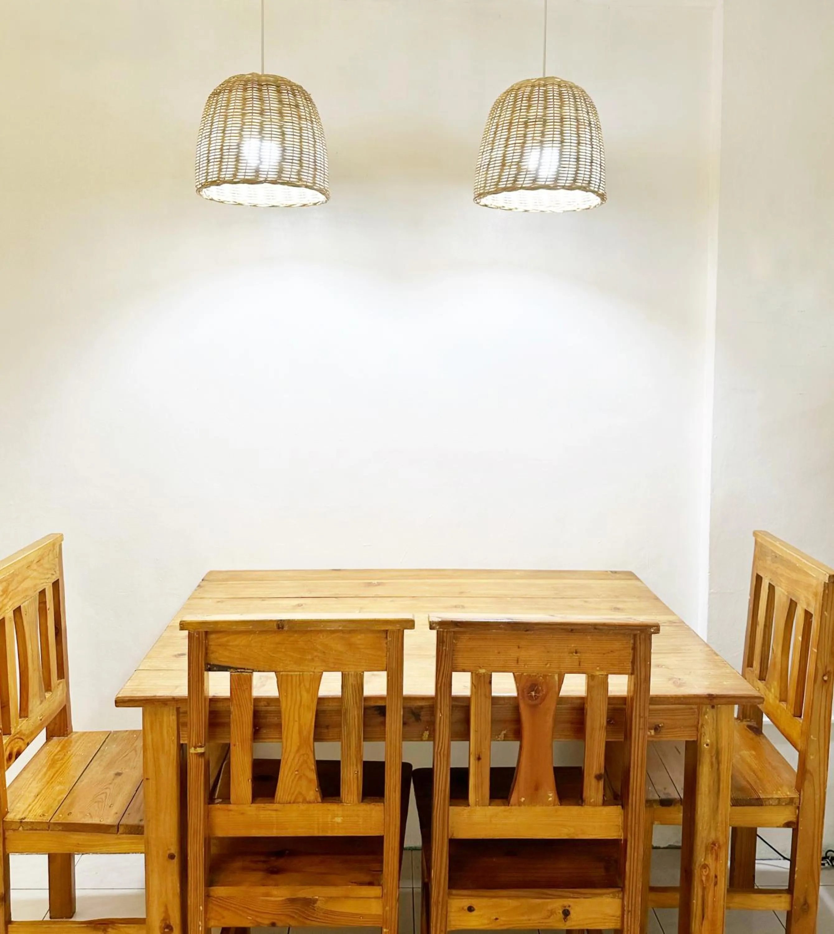 Dining area in Nomads MNL Backpackers Homestay - near Airport