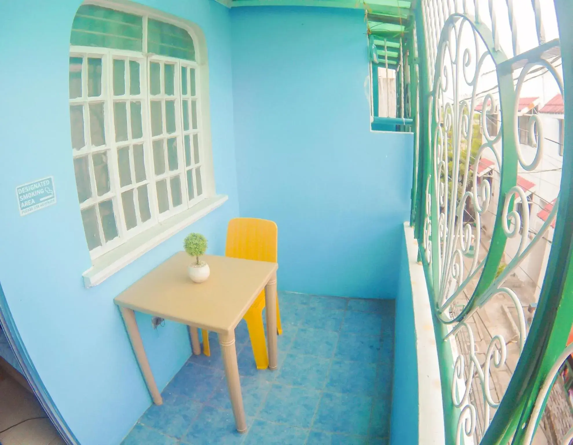 Single Room with Terrace in Nomads MNL Backpackers Homestay - near Airport Single Room with Terrace in Nomads MNL Backpackers Homestay - near Airport