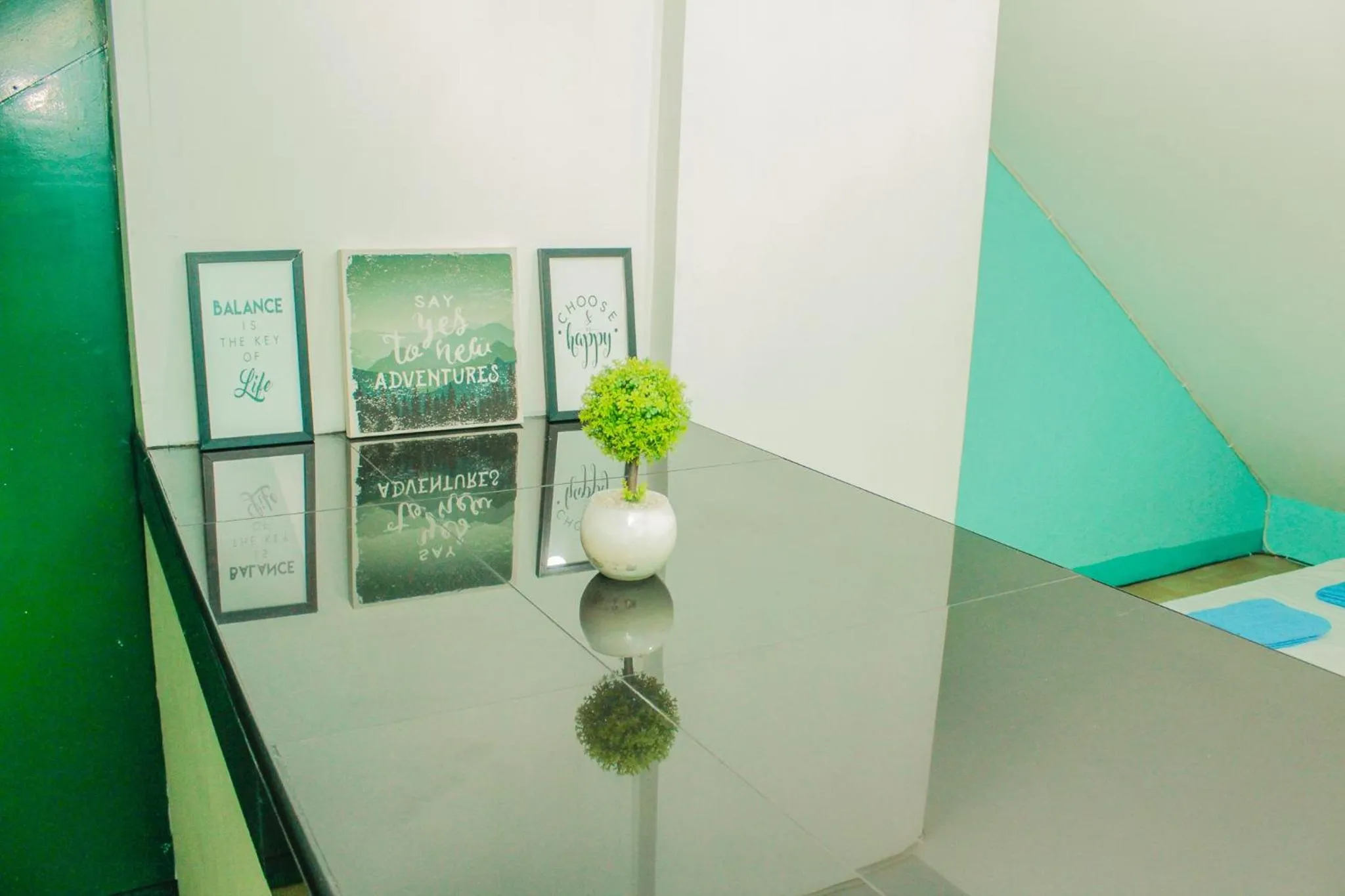 Nomads MNL Backpackers Homestay - near Airport