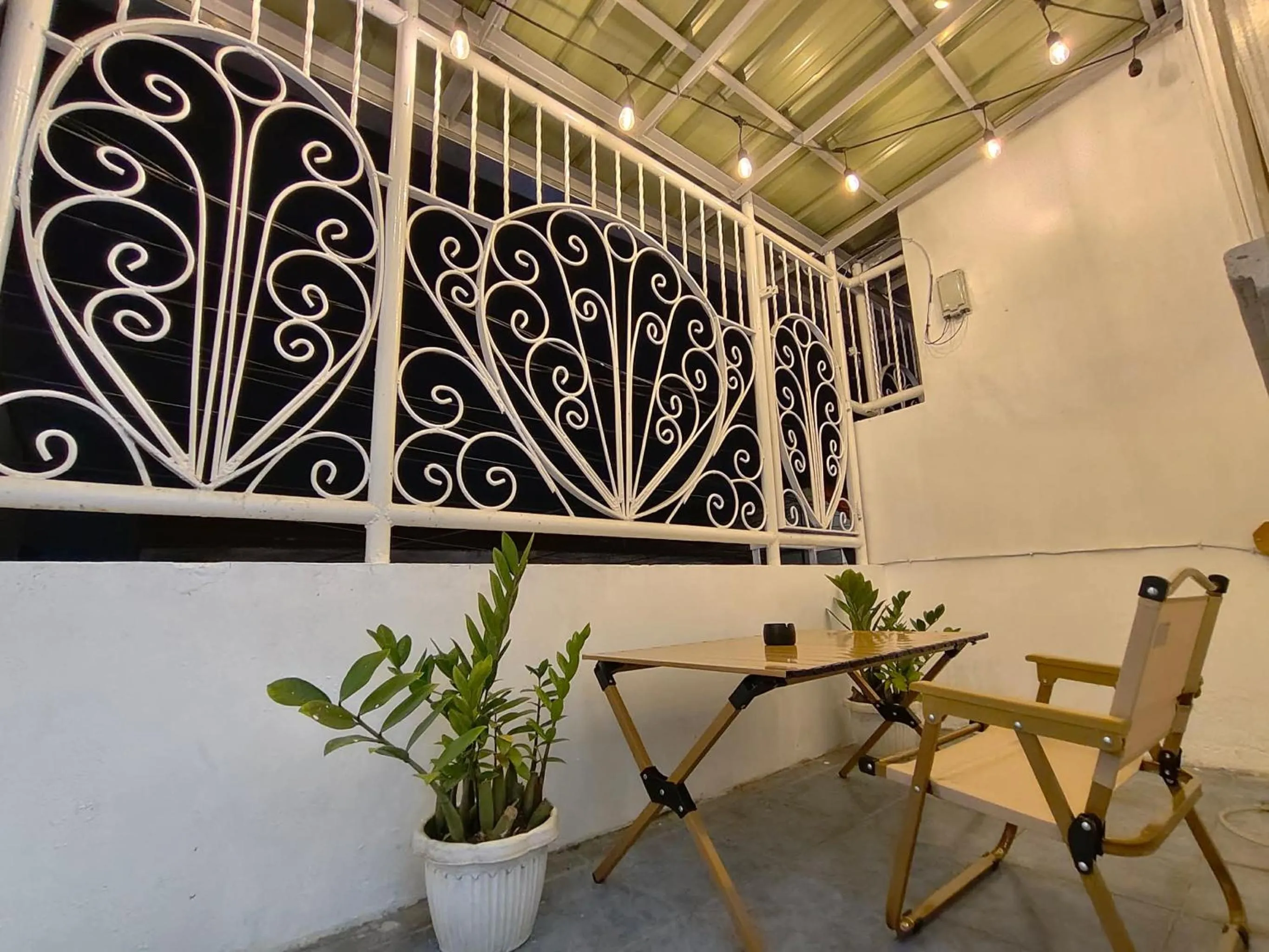 Nomads MNL Backpackers Homestay - near Airport
