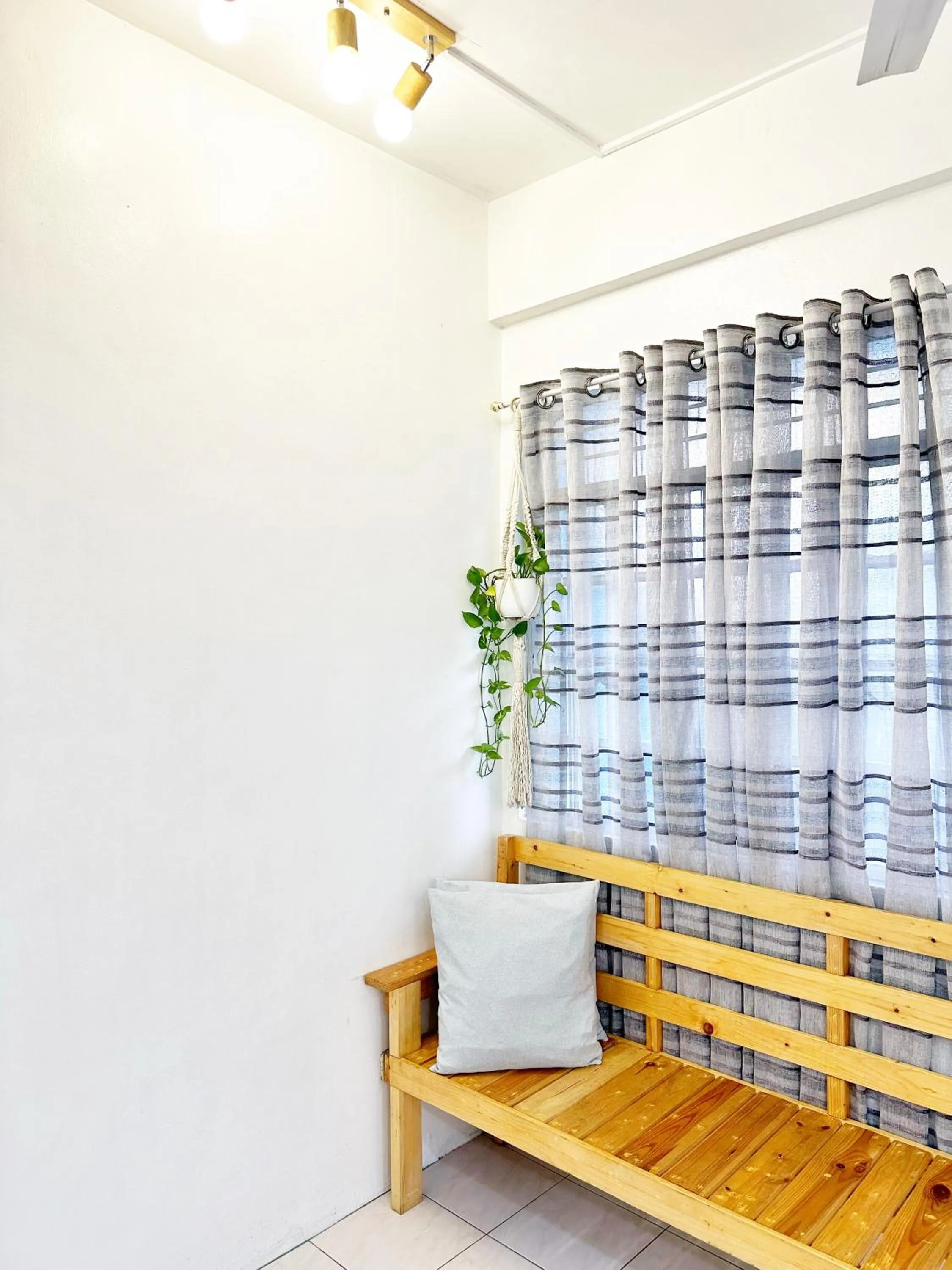 Nomads MNL Backpackers Homestay - near Airport