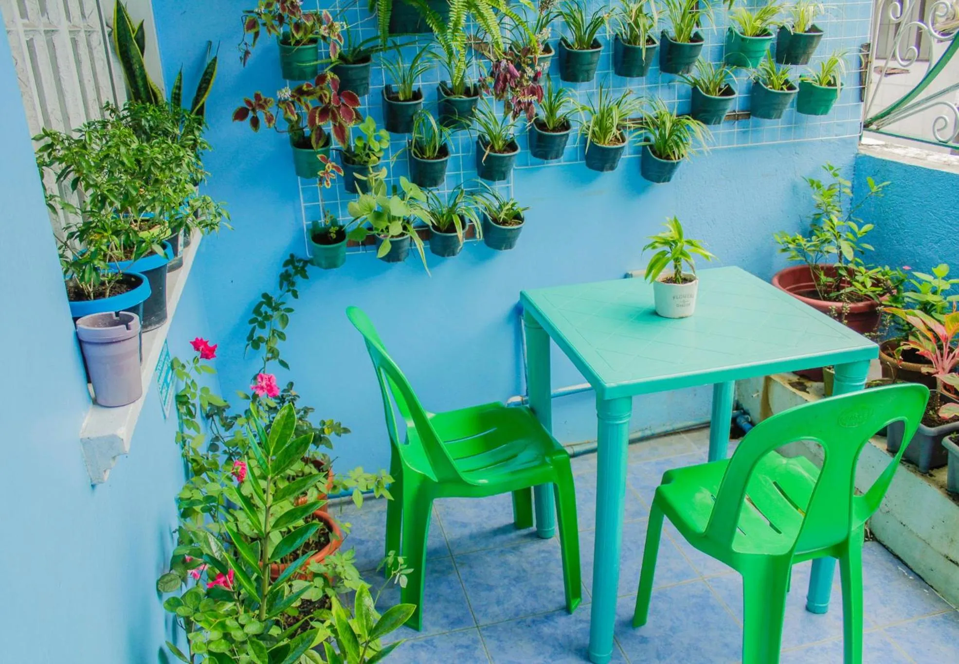 Property building in Backpackers Homestay - NomadsMNL