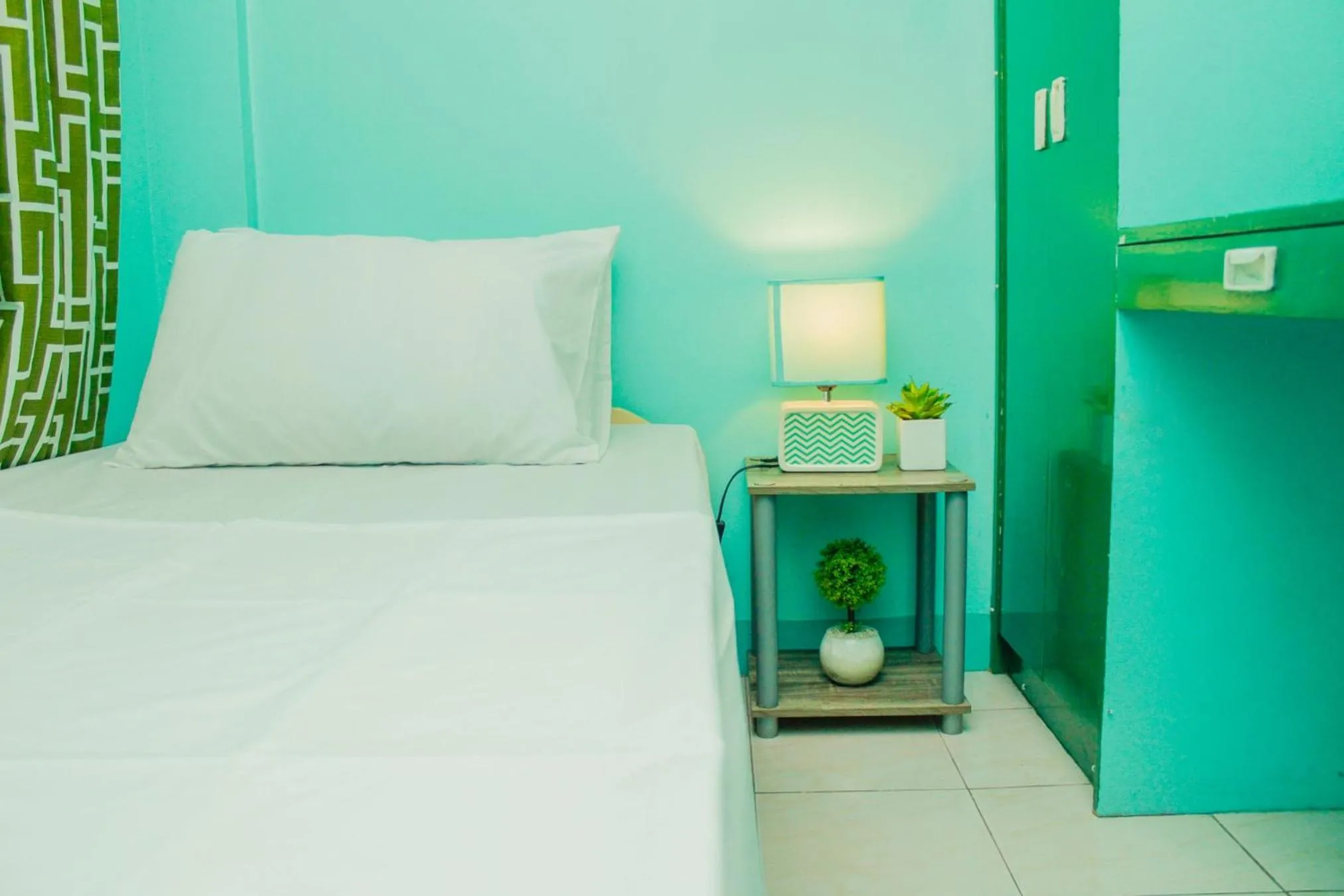 Bed in Backpackers Homestay - NomadsMNL