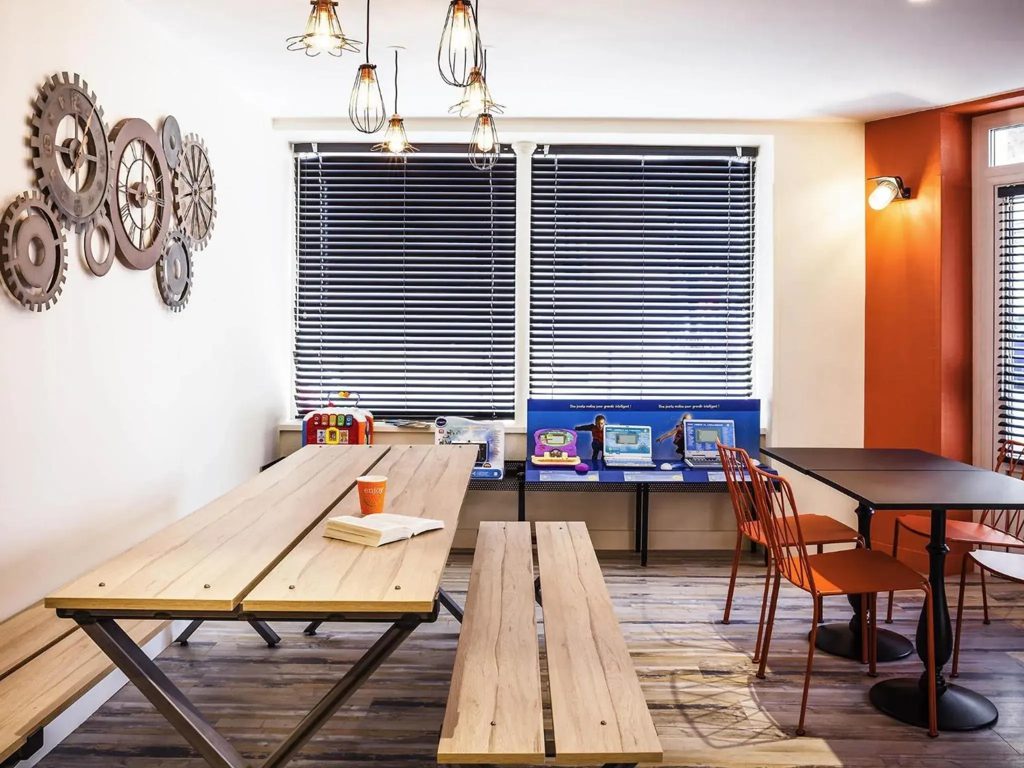 Lounge or bar in ibis Styles Paris Mairie De Clichy Lounge or bar in ibis Styles Paris Mairie De Clichy