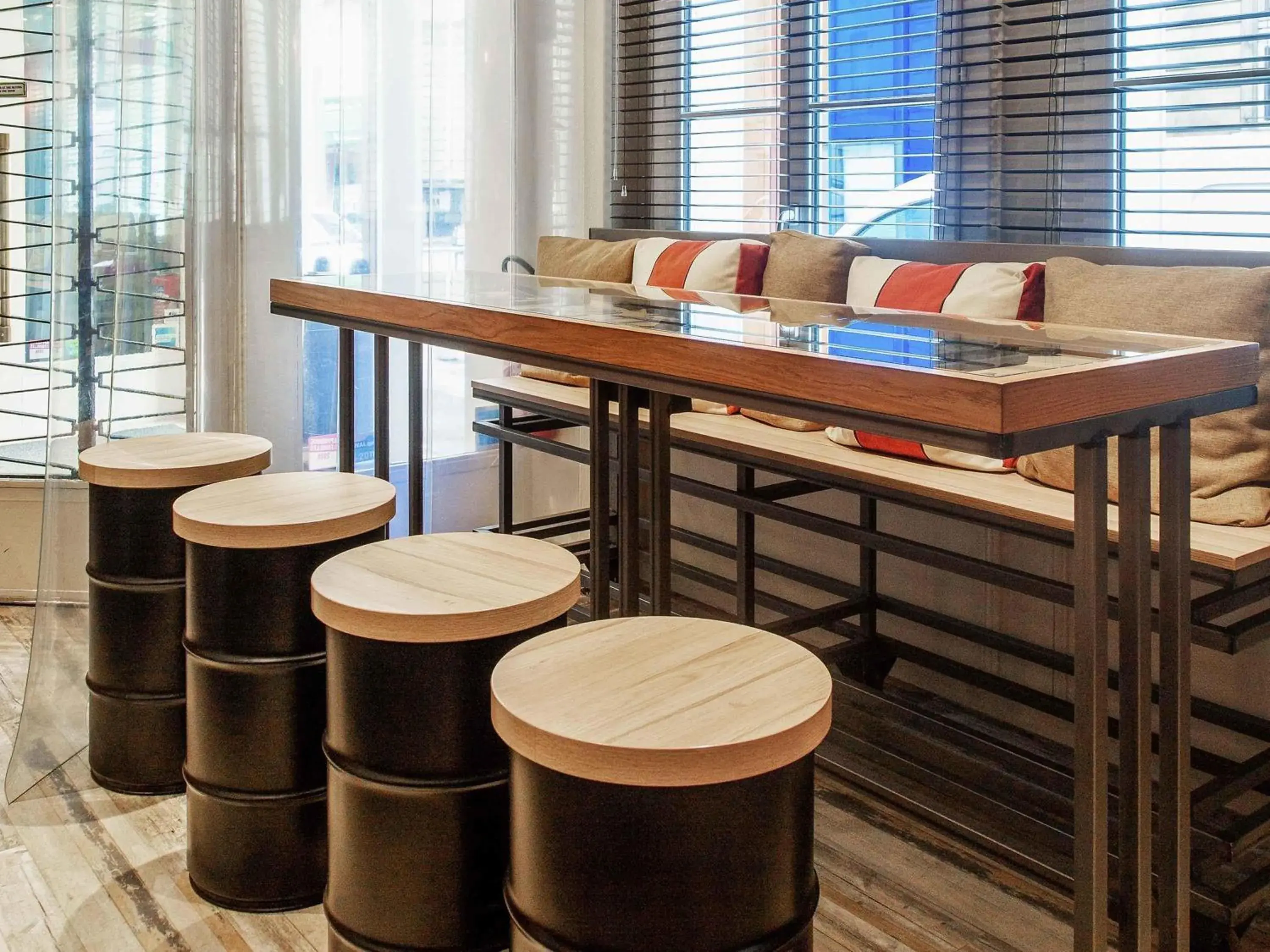 Lounge or bar in ibis Styles Paris Mairie De Clichy Lounge or bar in ibis Styles Paris Mairie De Clichy