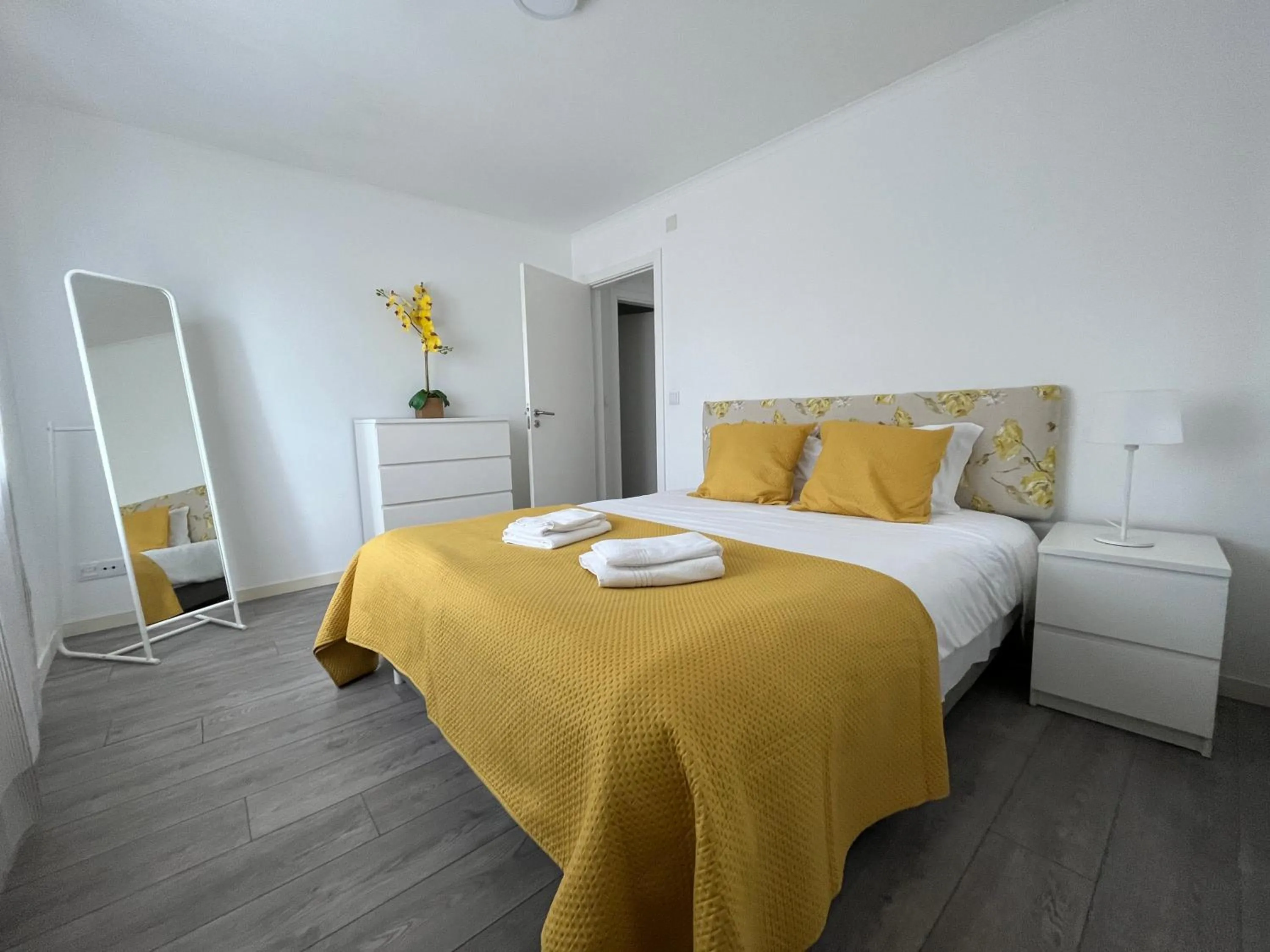 Bedroom, Bed in Cabriz White House