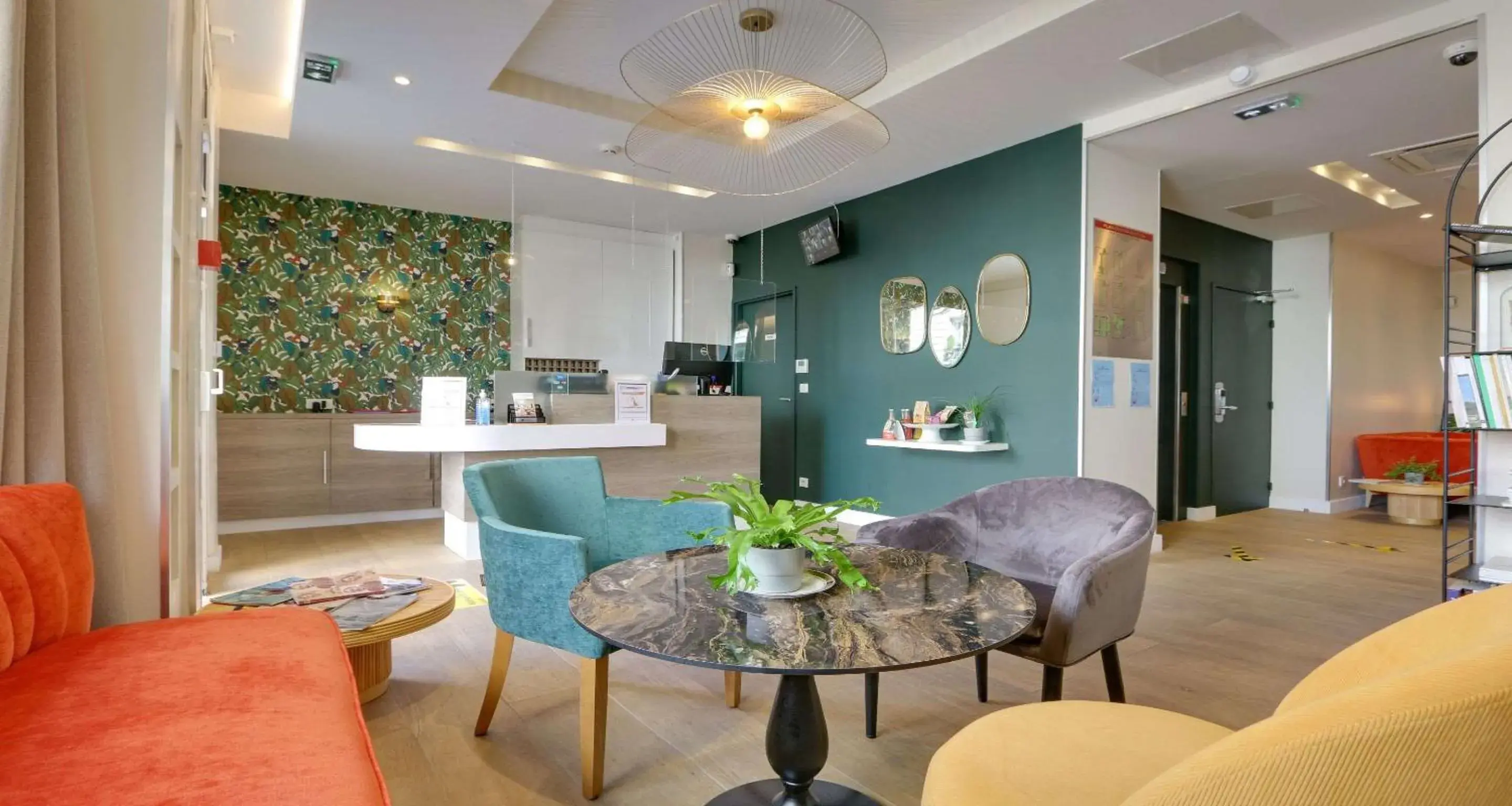 Lobby or reception in Hotel Apolonia Paris Montmartre; Sure Hotel Collection by Best Western Lobby or reception in Hotel Apolonia Paris Montmartre; Sure Hotel Collection by Best Western