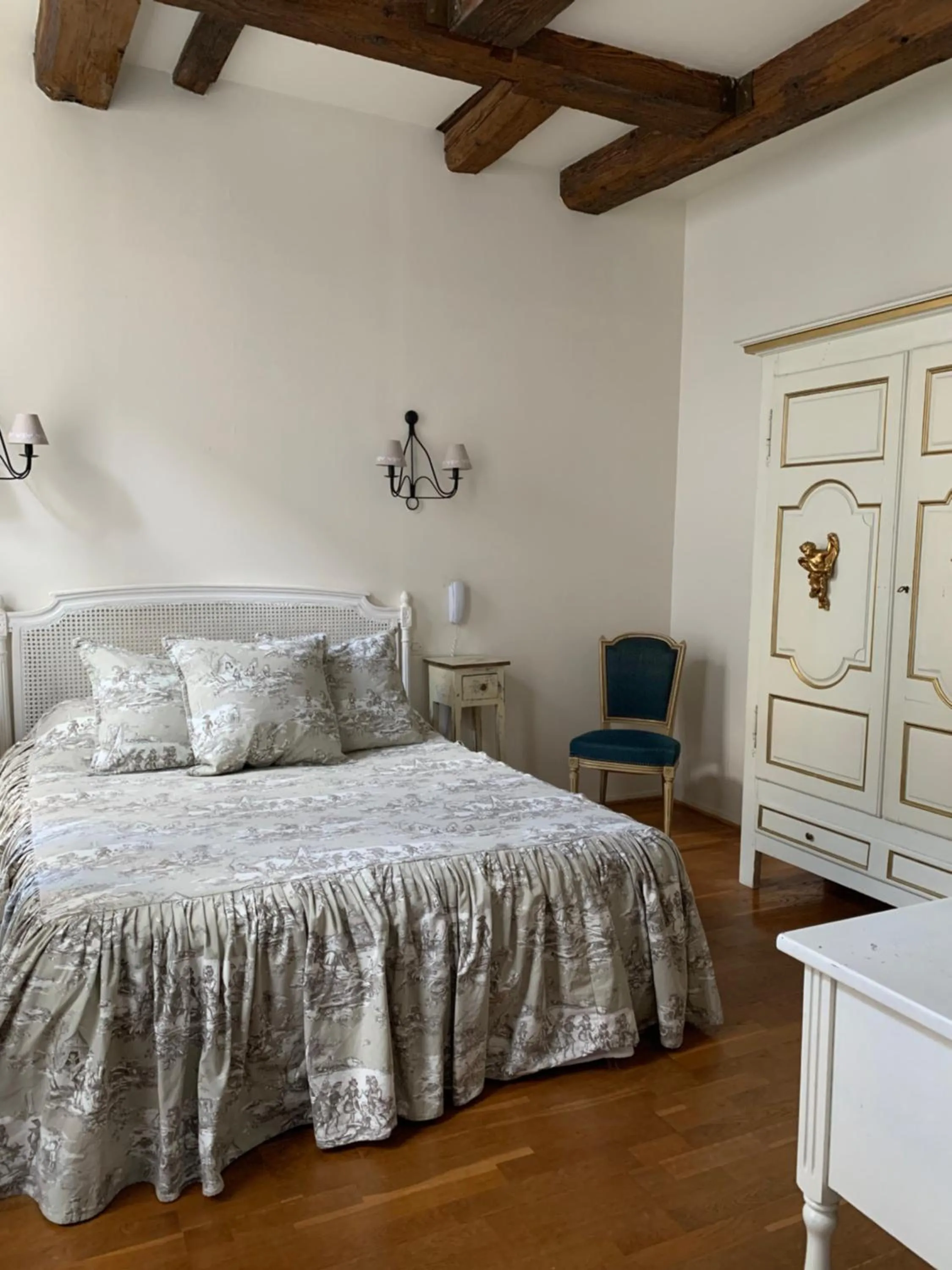 Bed in Hôtel de la Cathédrale Metz