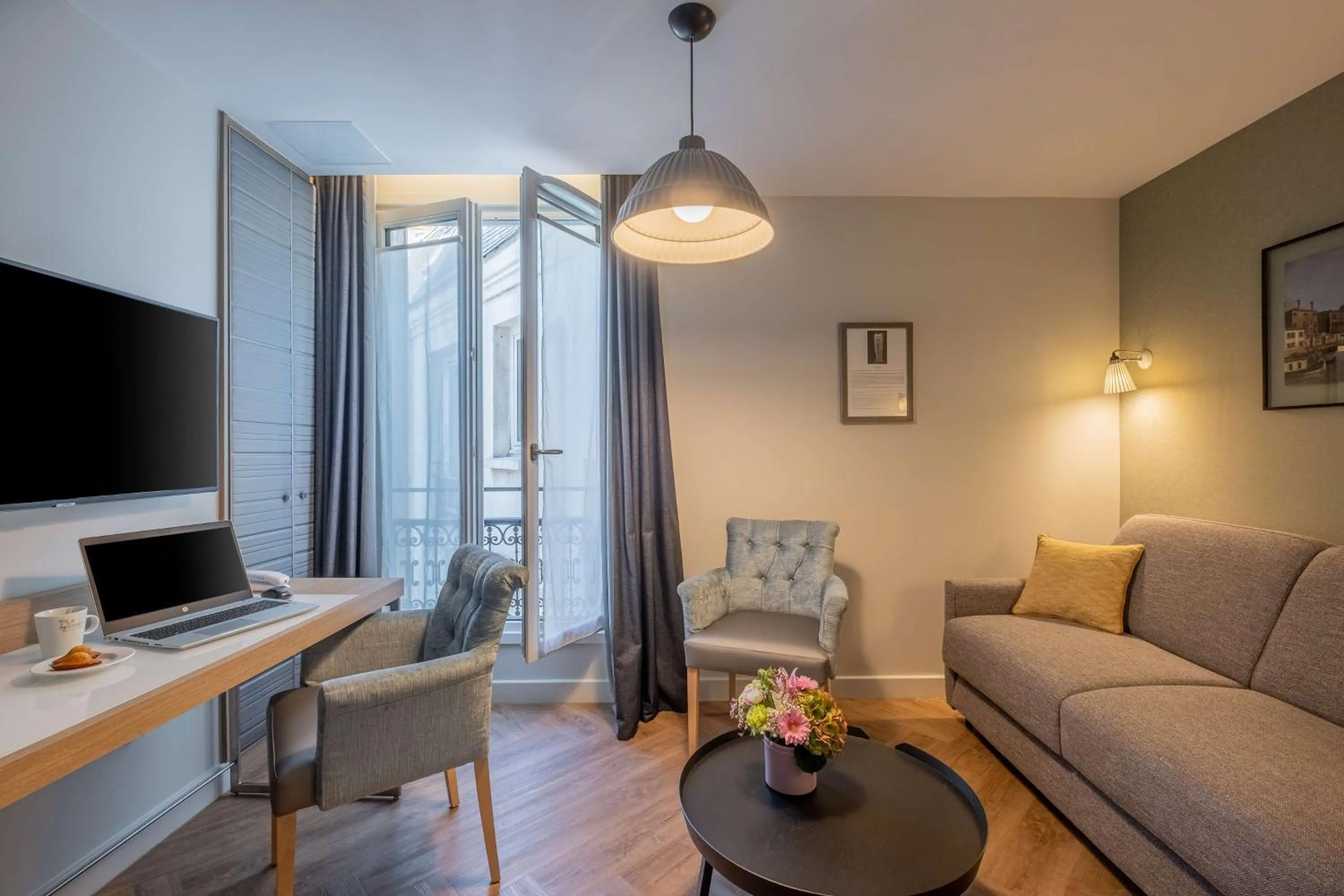 Photo of the whole room in Hotel Litteraire Le Swann, BW Premier Collection