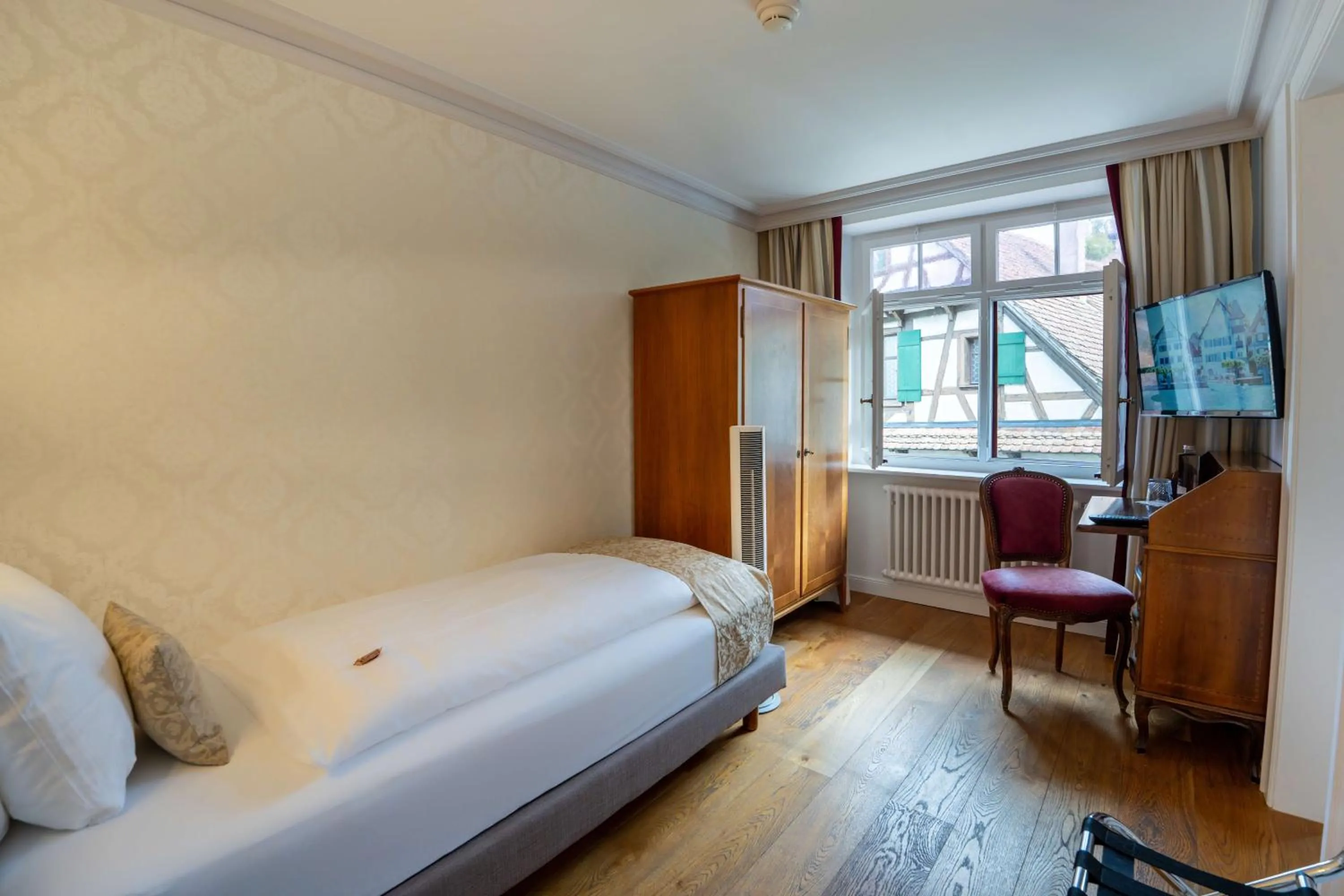 Photo of the whole room, Bed in Hotel Porto Sofie Gottlieben