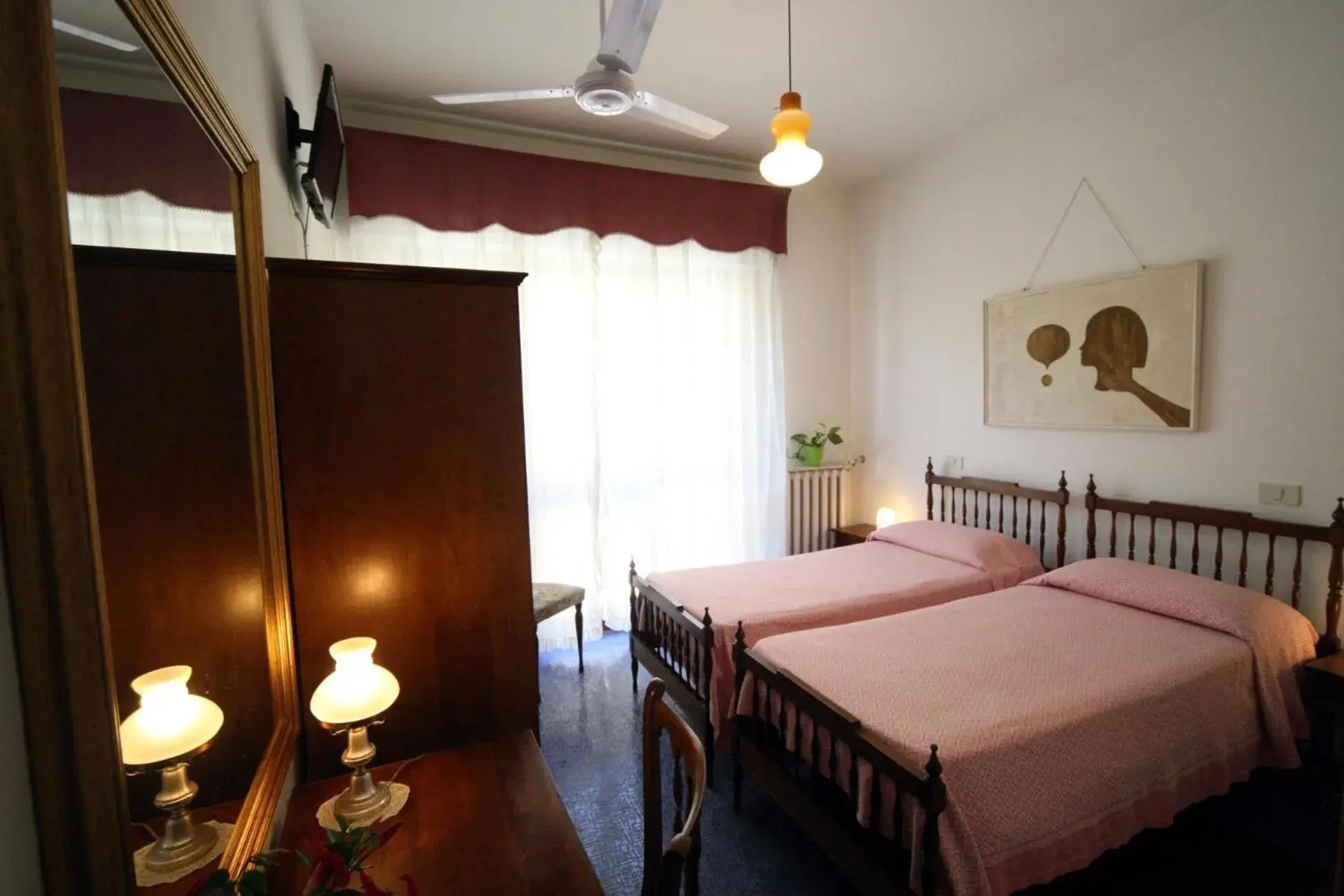Double or Twin Room in Albergo I Longobardi Double or Twin Room in Albergo I Longobardi