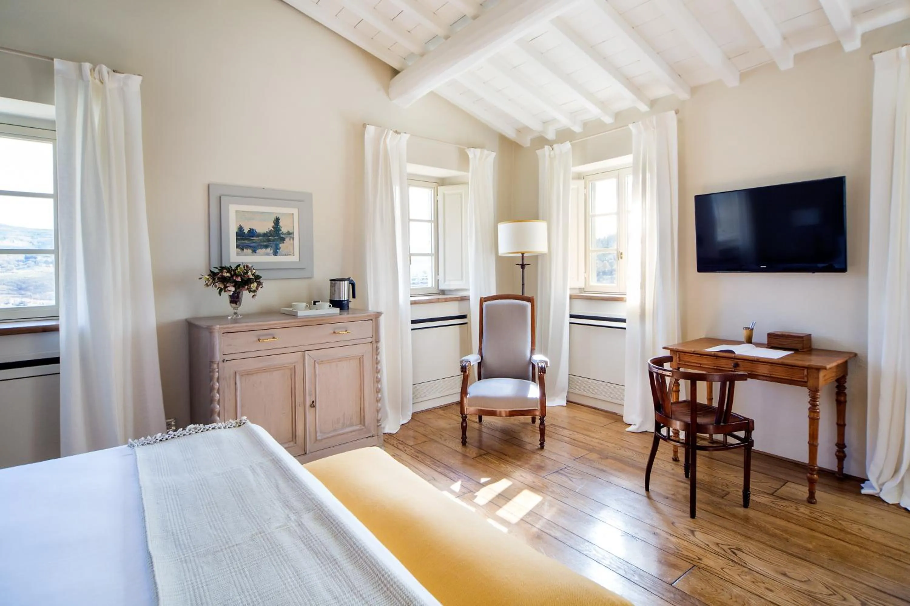 Photo of the whole room, Bed in Borgo Del Cabreo