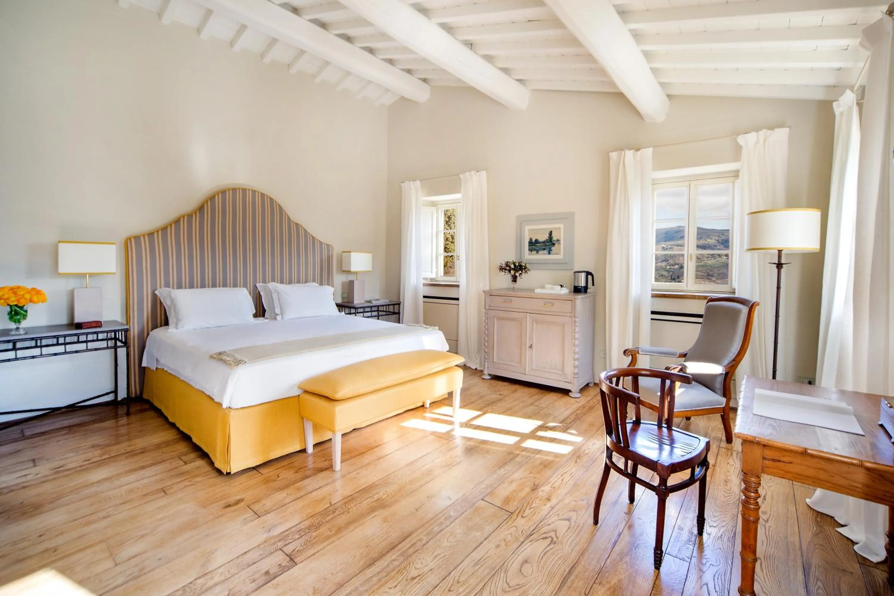 Photo of the whole room, Bed in Borgo Del Cabreo