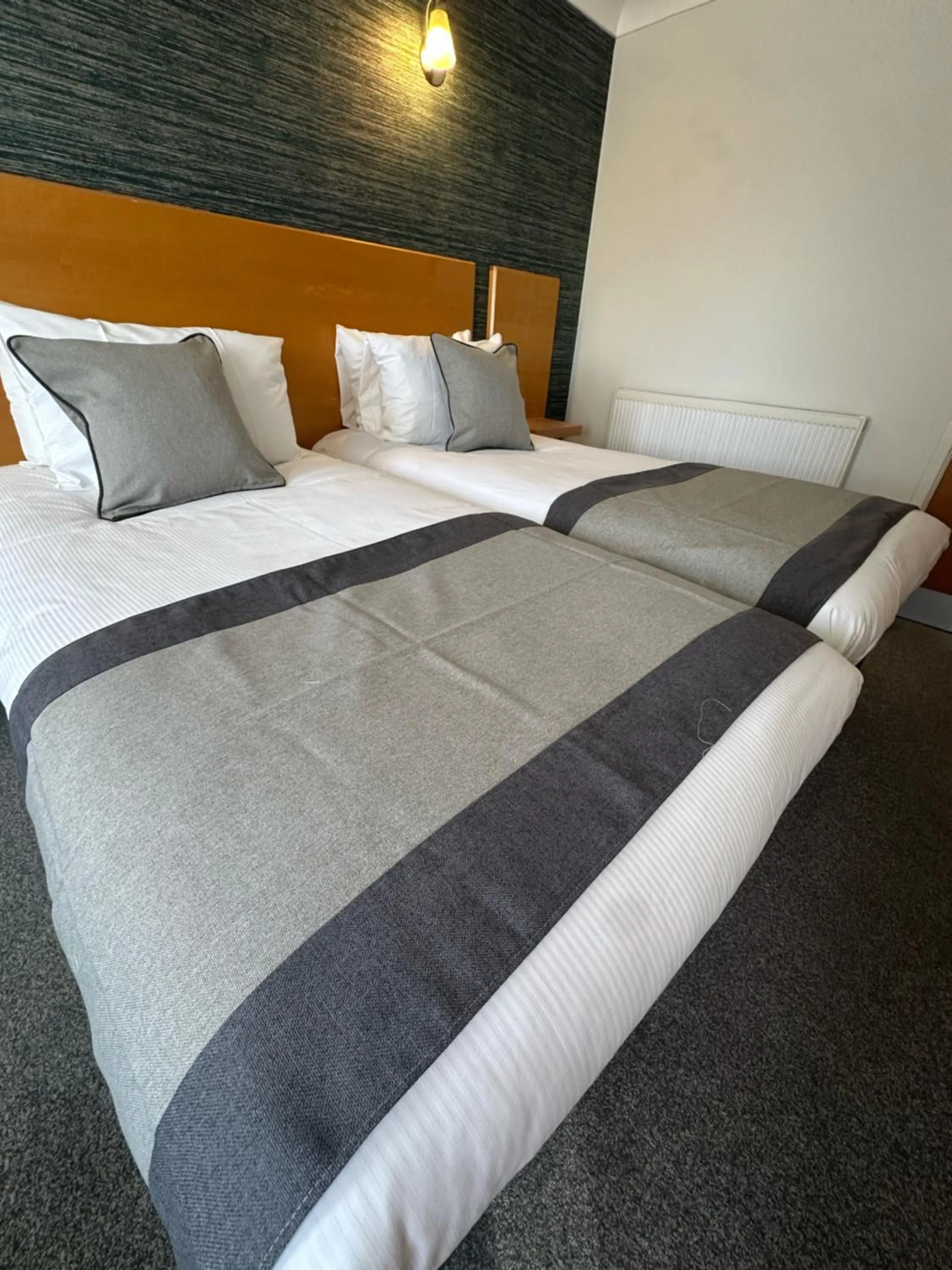 Bedroom, Bed in Stradey Park Hotel