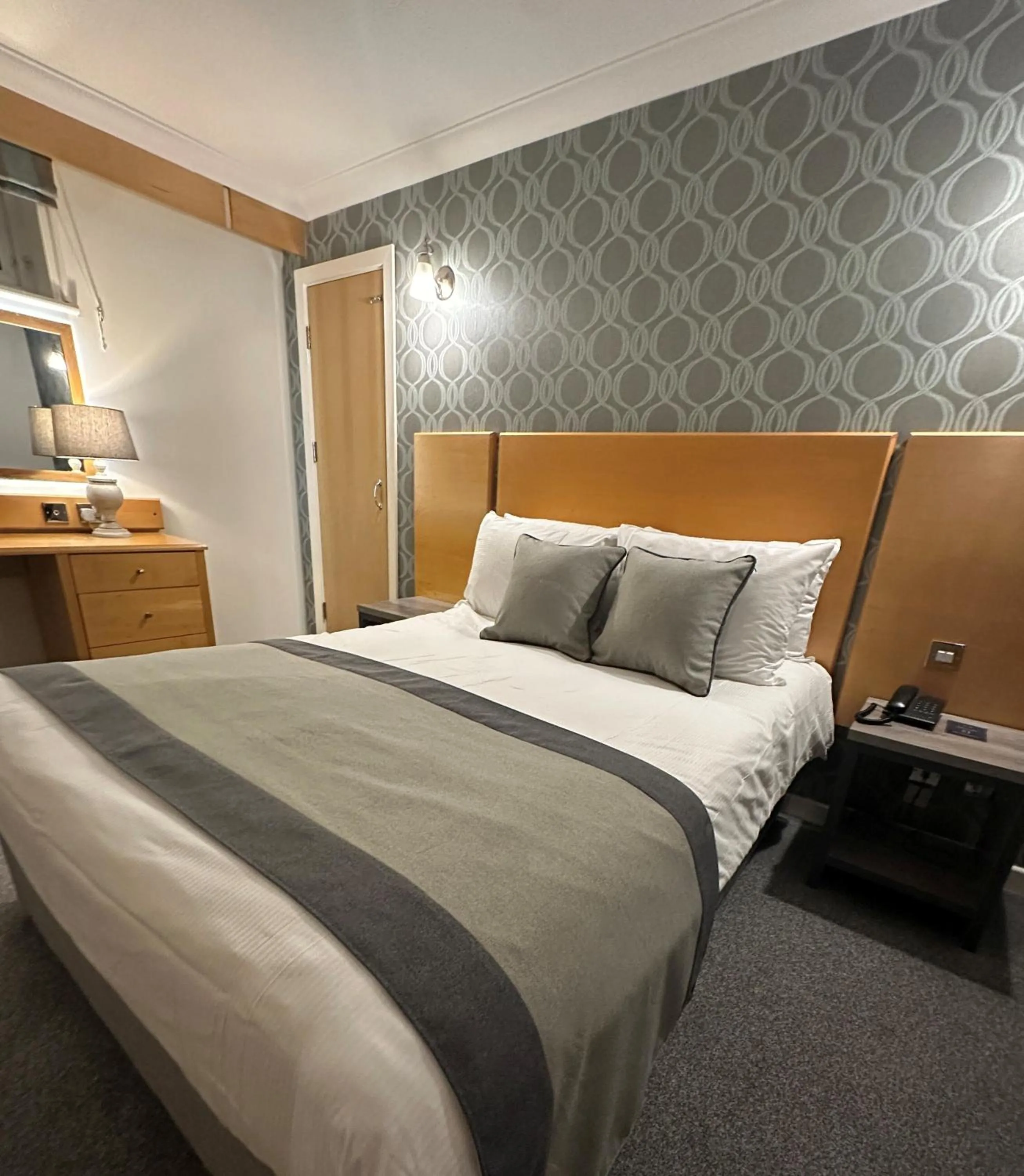 Bedroom, Bed in Stradey Park Hotel