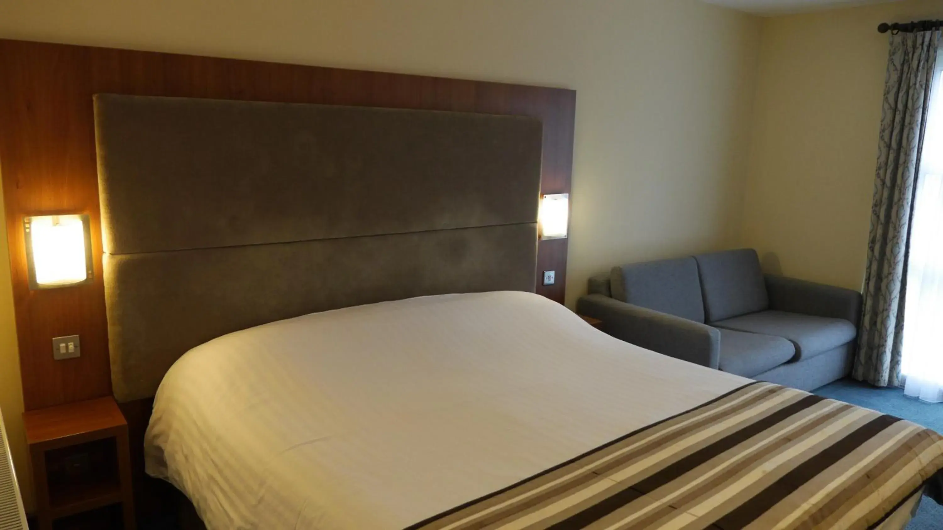 Bed in The Big Blue Hotel - Blackpool Pleasure Beach Bed in The Big Blue Hotel - Blackpool Pleasure Beach