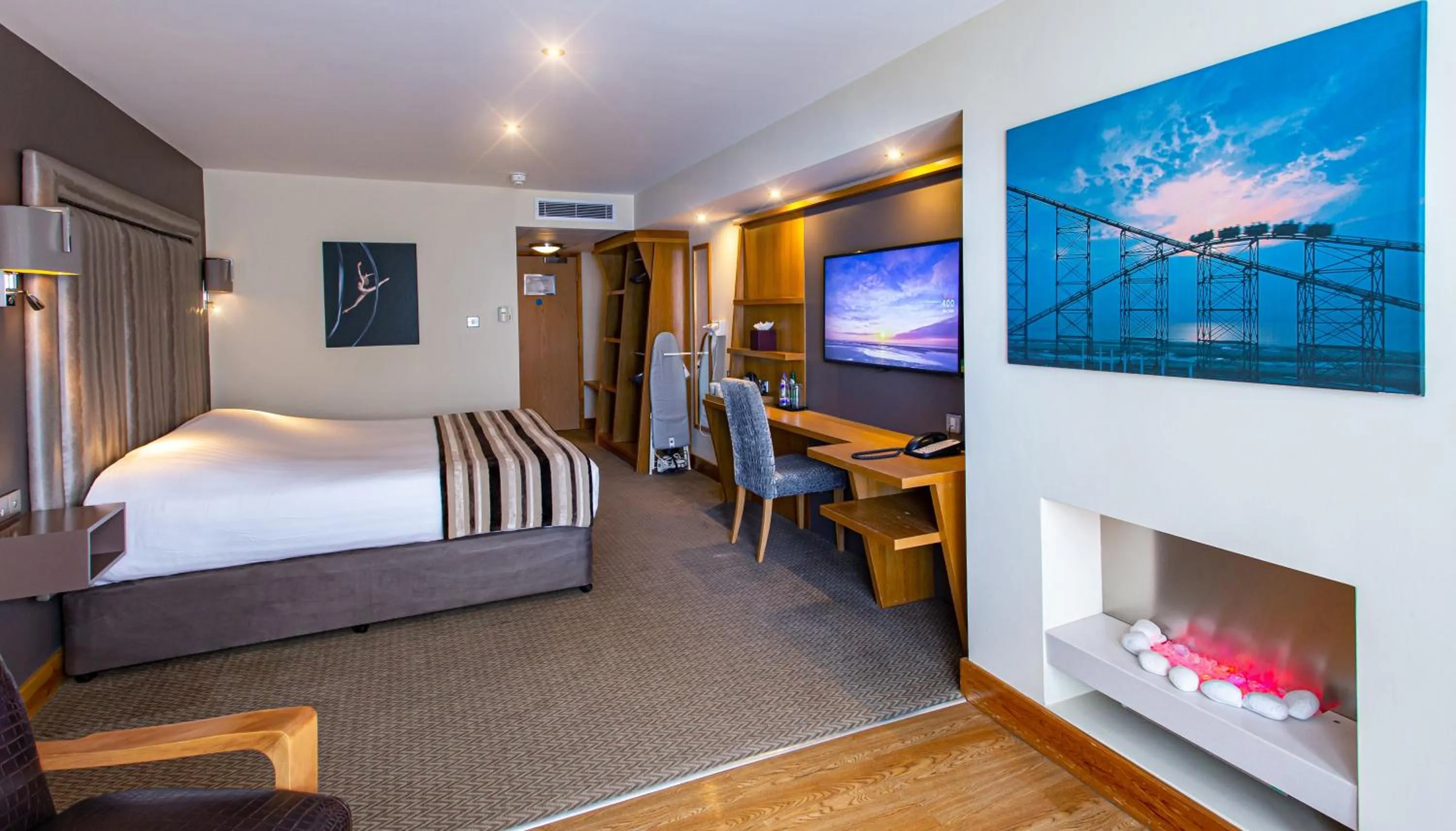 Bed in The Big Blue Hotel - Blackpool Pleasure Beach