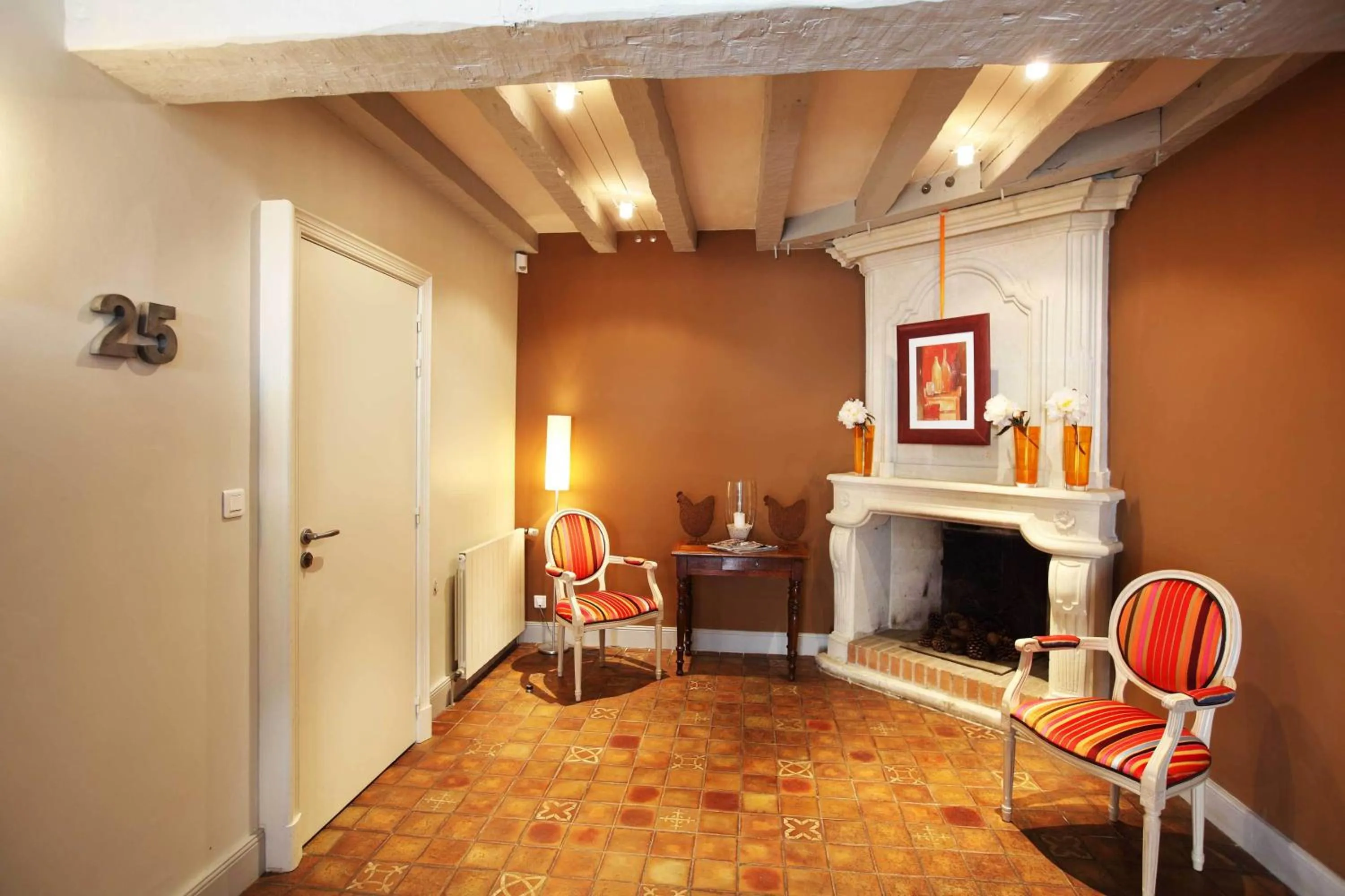 Lobby or reception in Logis Hotel La Croix Blanche Fontevraud