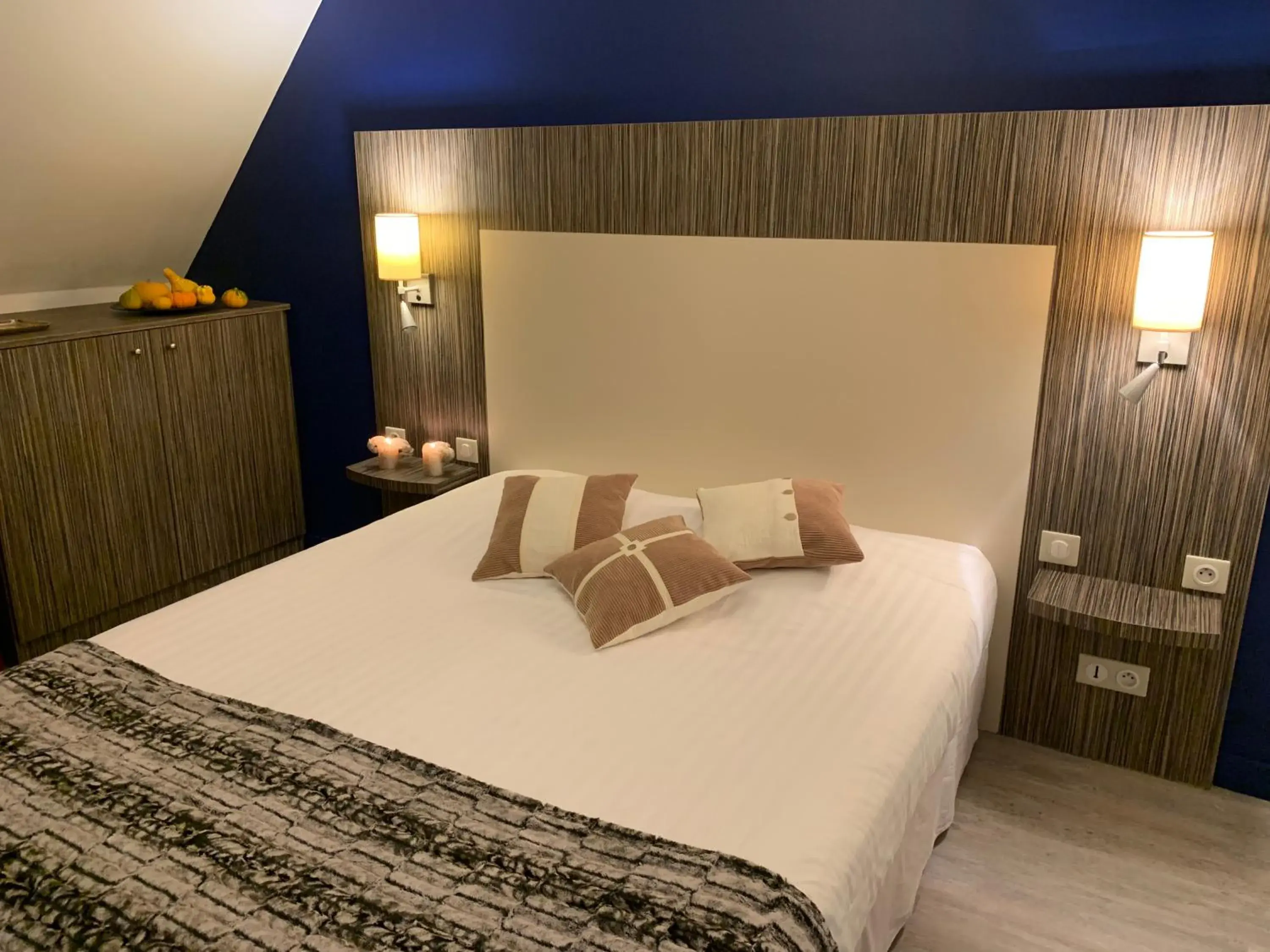 Photo of the whole room, Bed in Logis Hotel La Croix Blanche Fontevraud Photo of the whole room, Bed in Logis Hotel La Croix Blanche Fontevraud