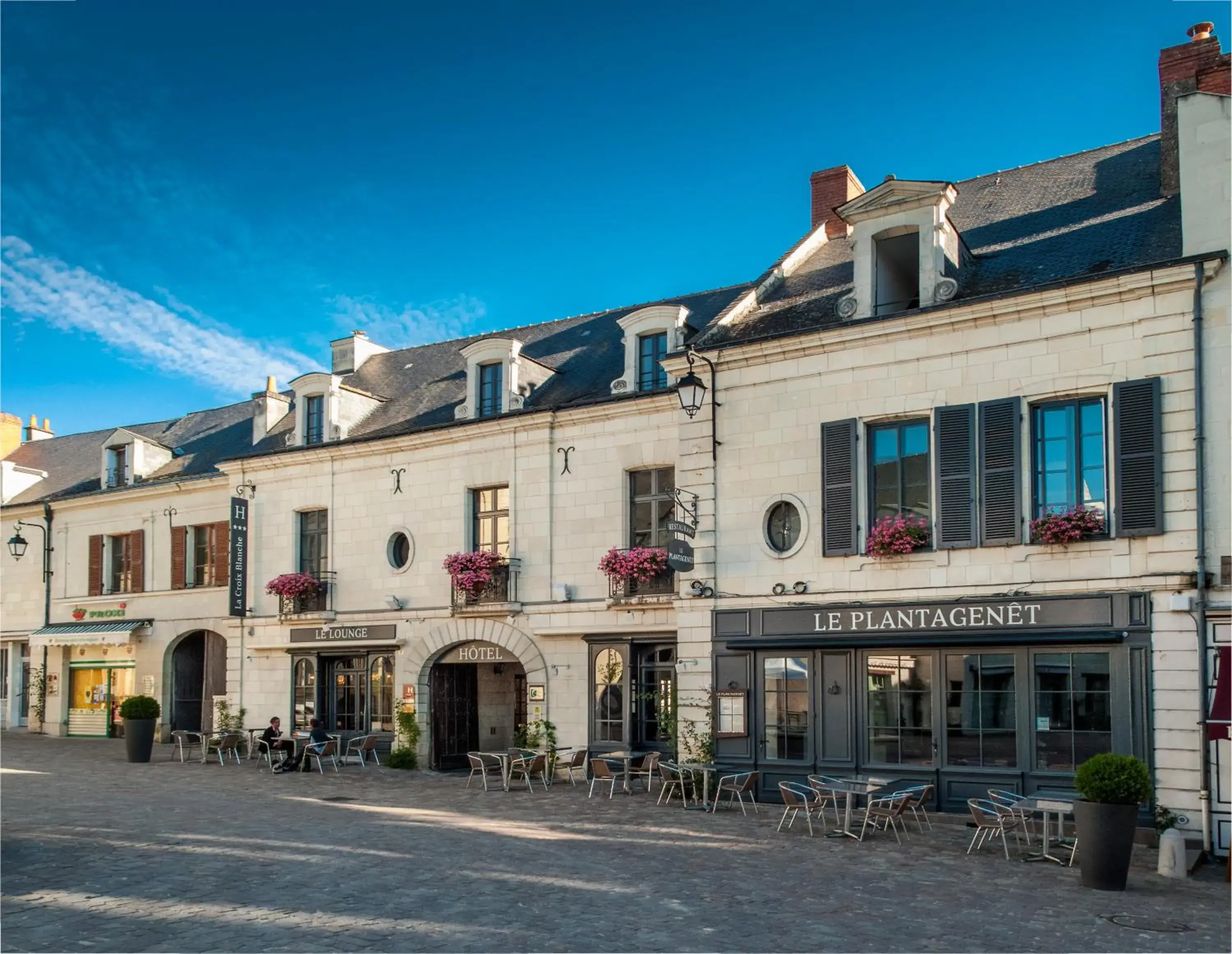 Facade/entrance in Logis Hotel La Croix Blanche Fontevraud Facade/entrance in Logis Hotel La Croix Blanche Fontevraud