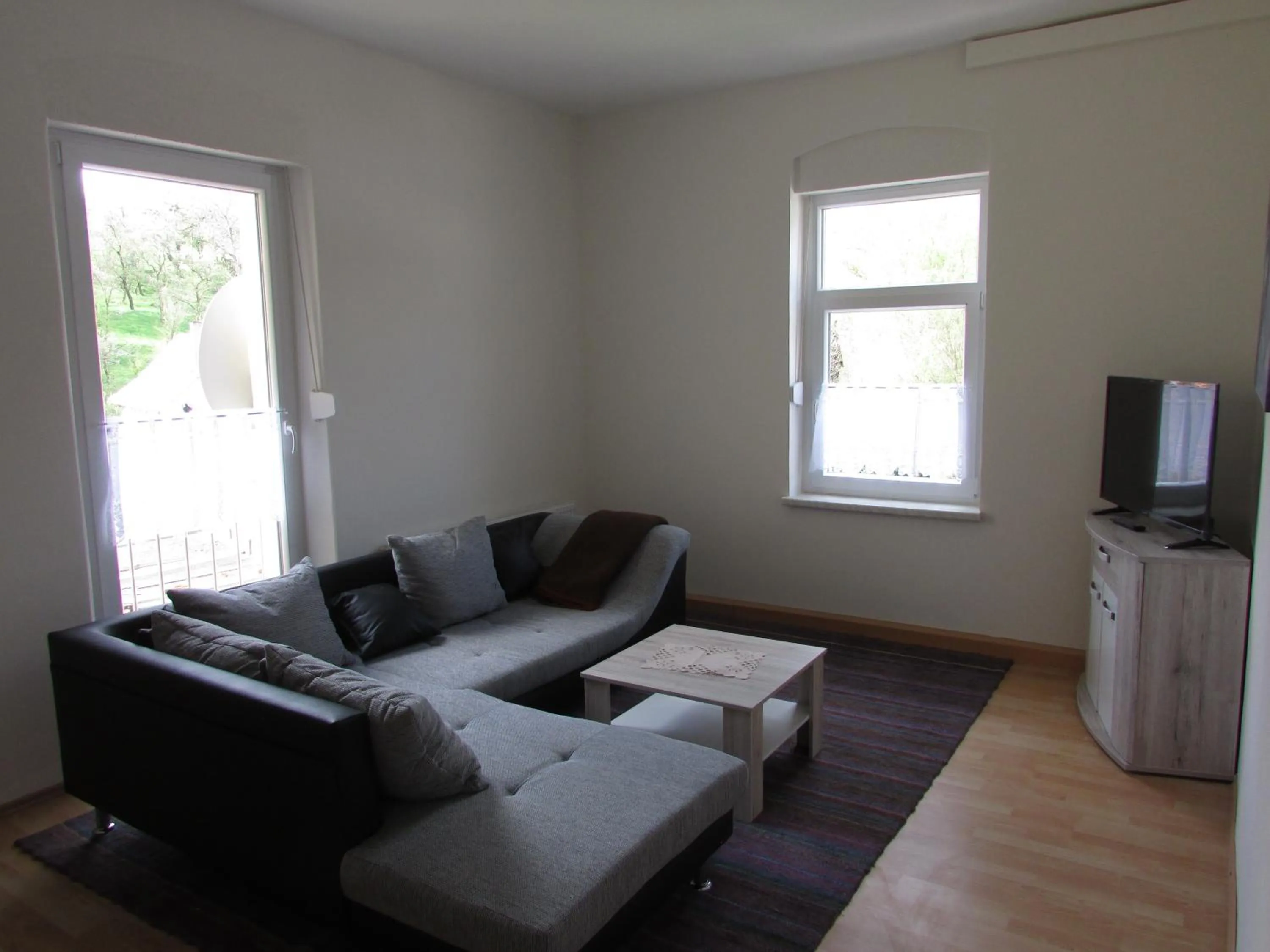 Photo of the whole room in NoOaks