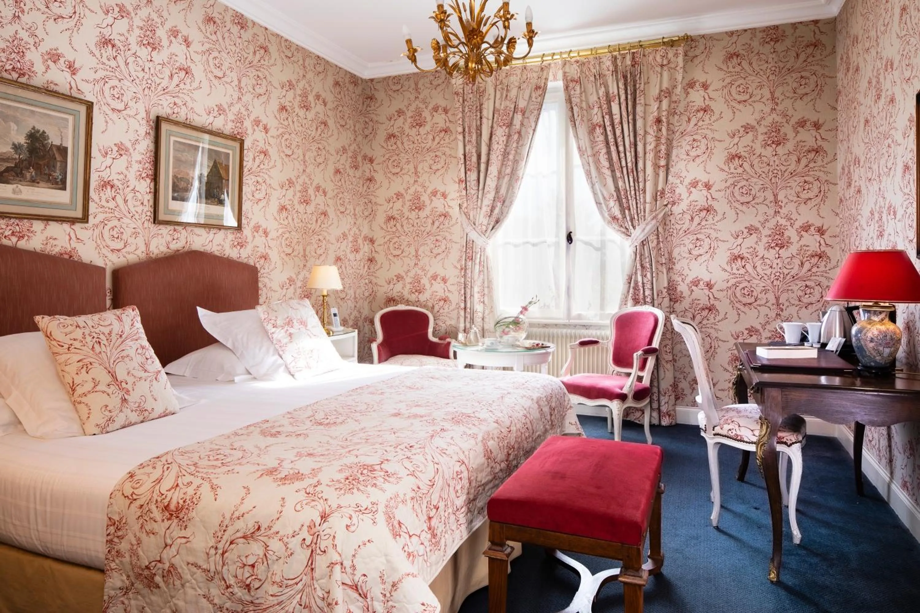 Bedroom in Château d'Isenbourg & SPA