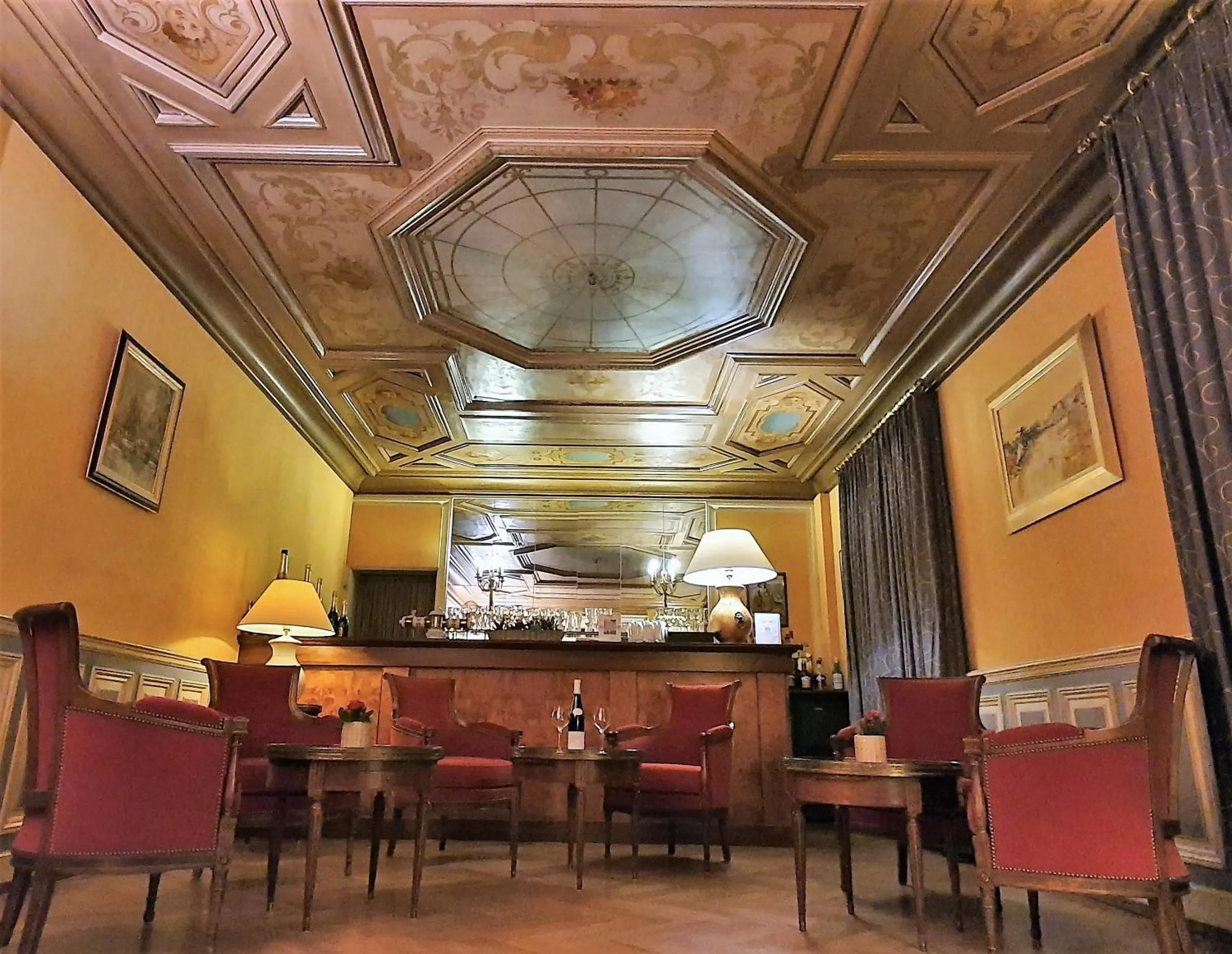 Lounge or bar in Château d'Isenbourg & SPA