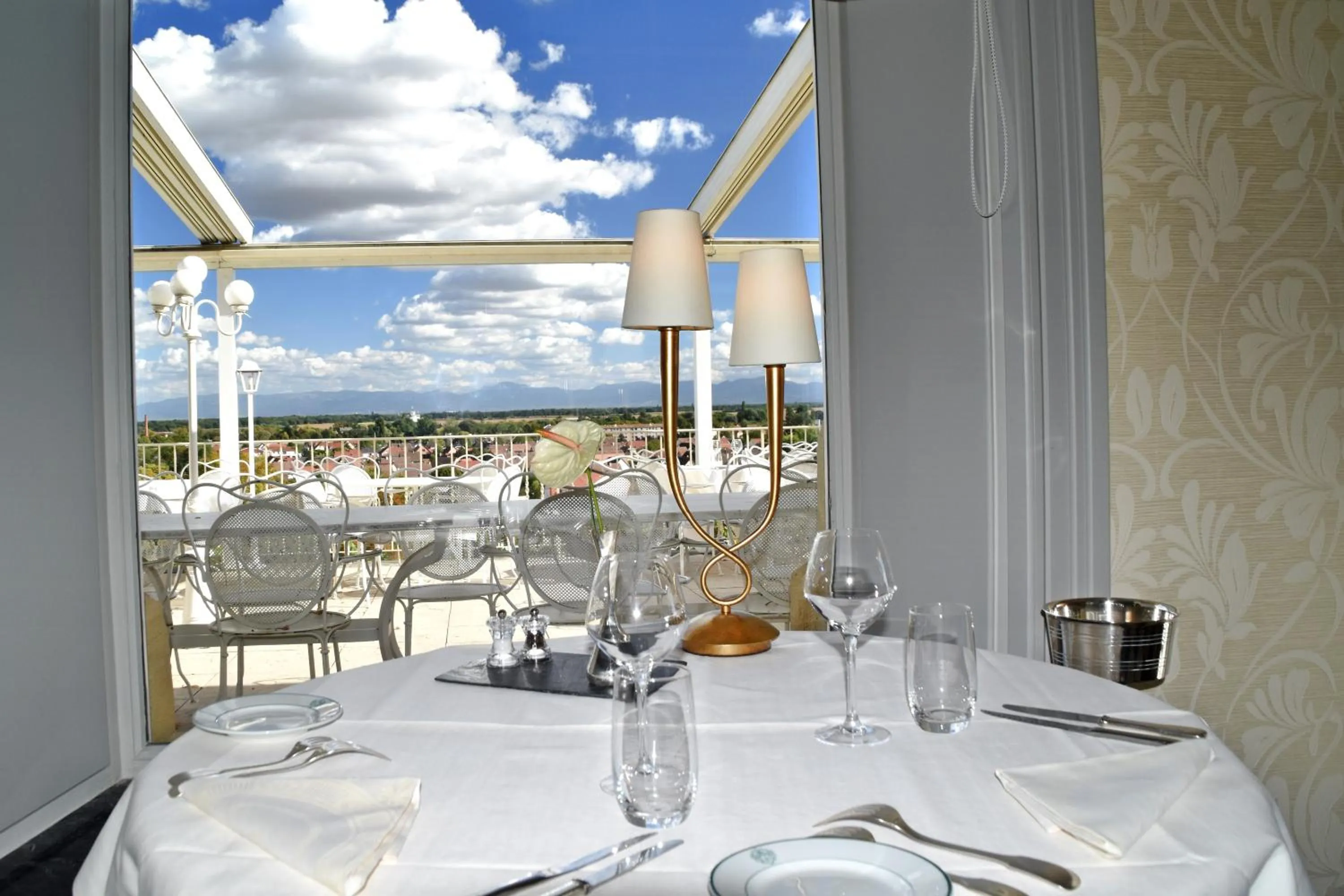 Restaurant/places to eat in Château d'Isenbourg & SPA