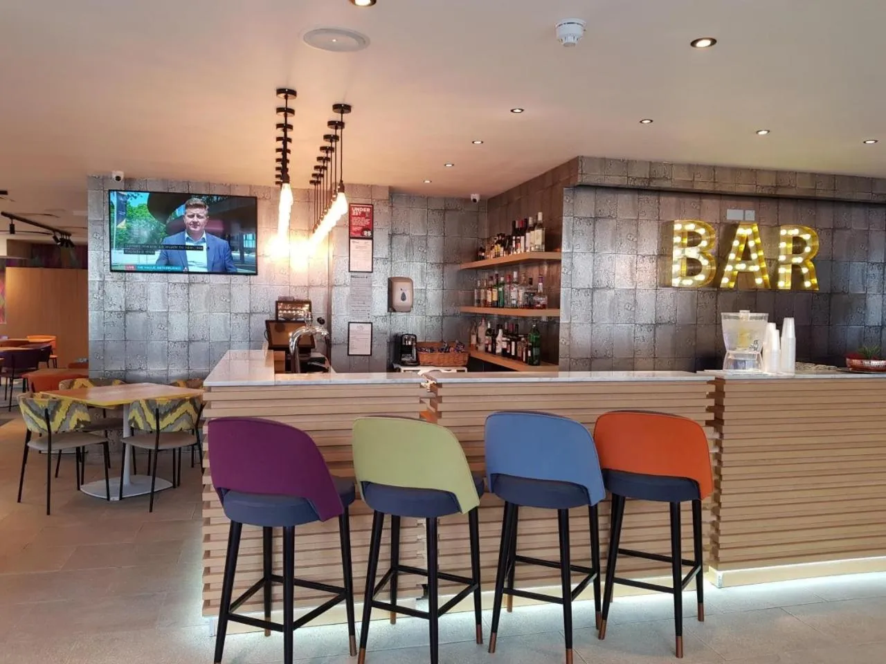 Lounge or bar, Restaurant/Places to Eat in Best Western Plus London Wembley Hotel